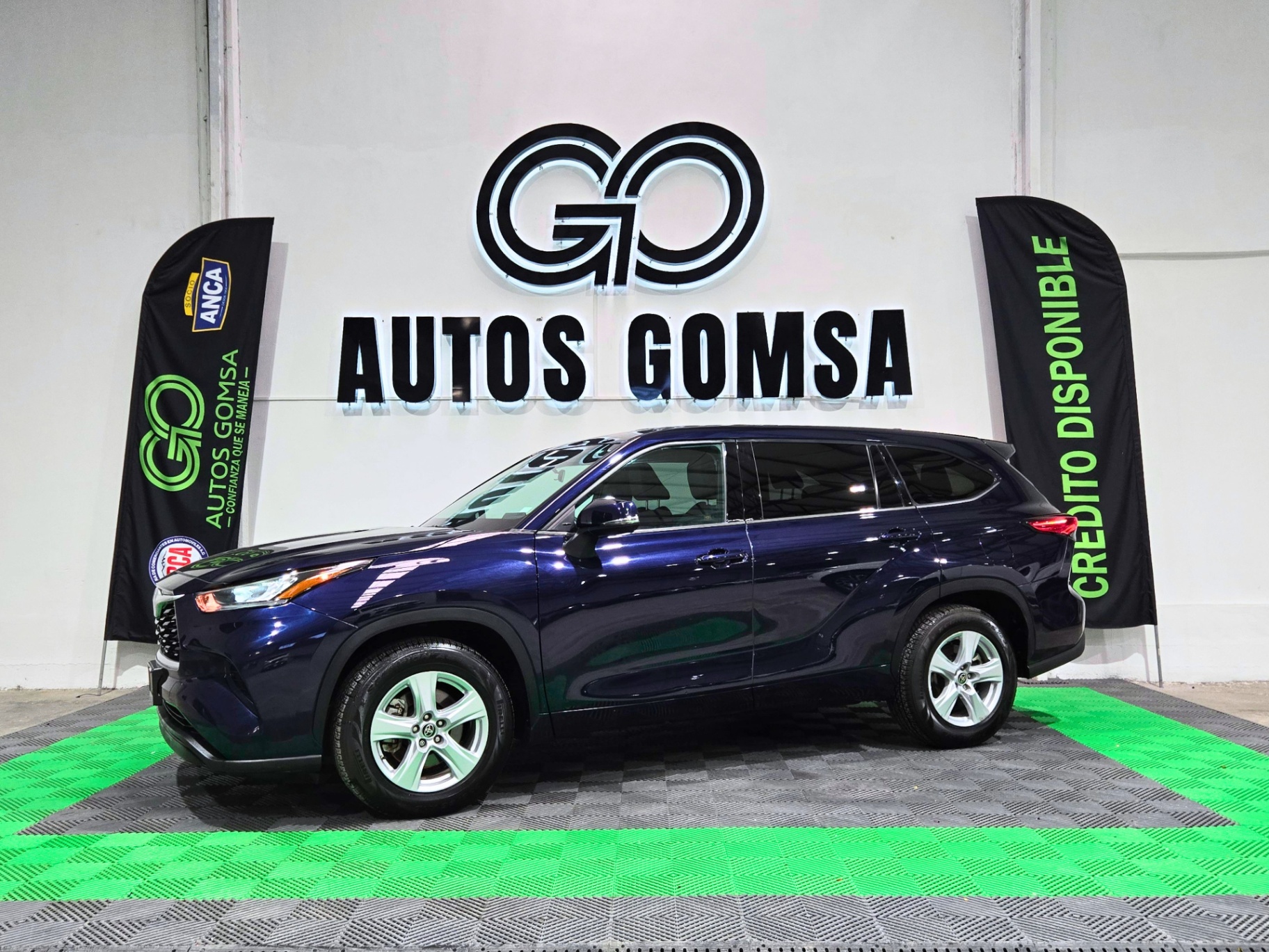 Toyota Highlander LE 2022 seminuevo en Monterrey — $589,900 — foto 1