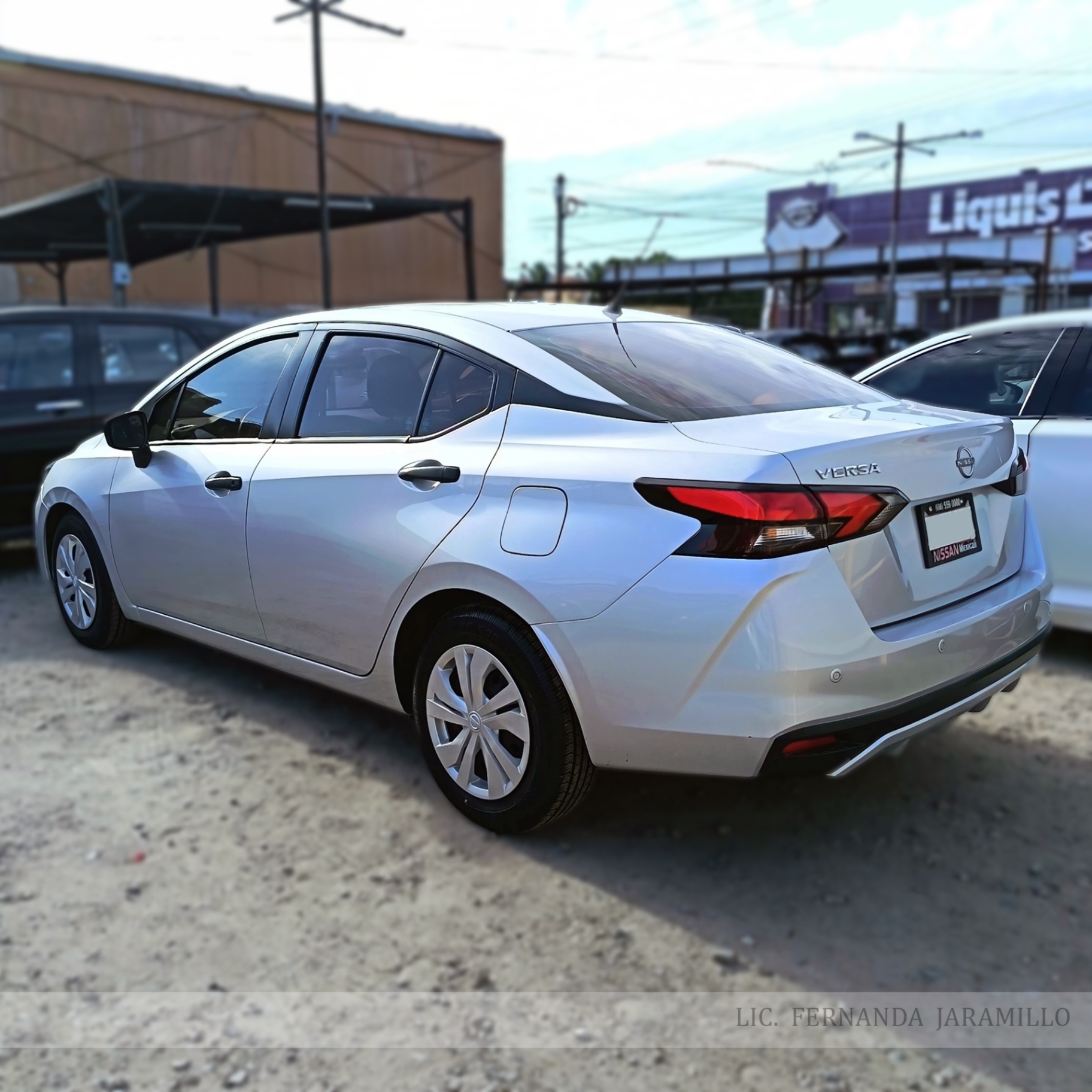 2023 Nissan Versa Sense foto 2