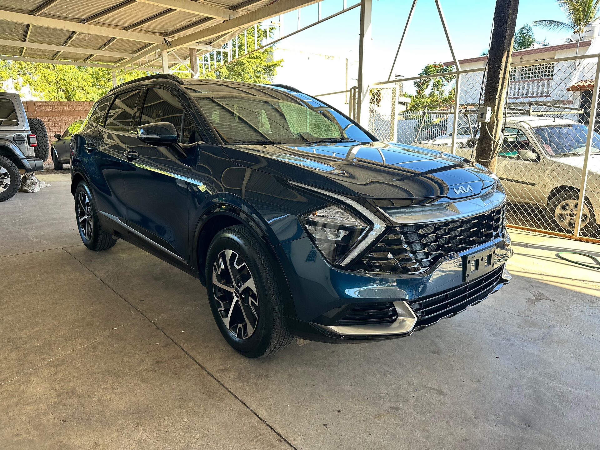 2023 Kia Sportage SXL thumbnail 3