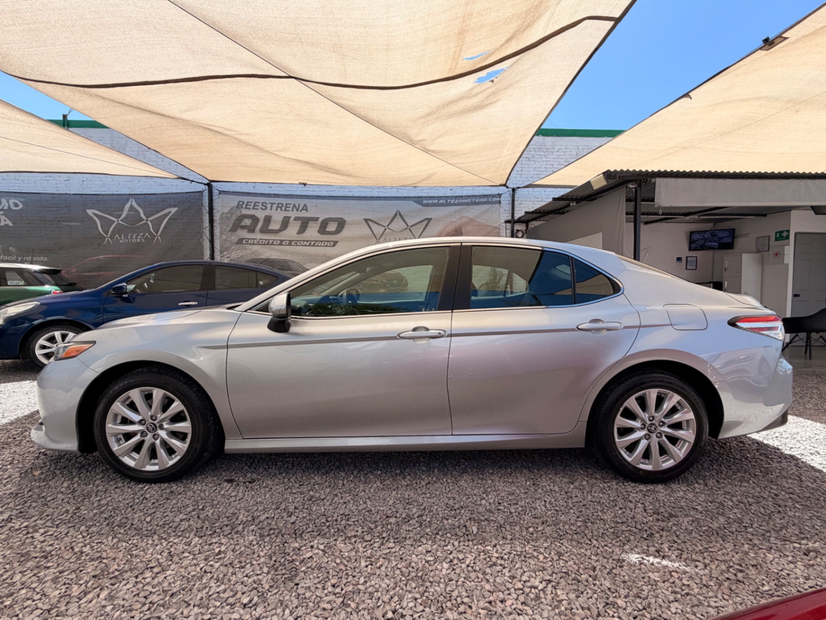 2018 Toyota Camry LE  miniatura 5