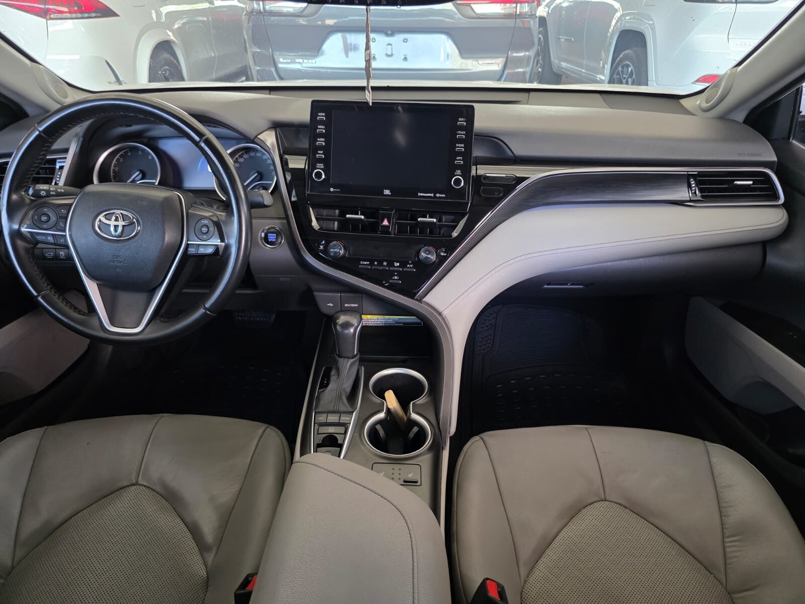 2021 Toyota Camry XLE thumbnail 3