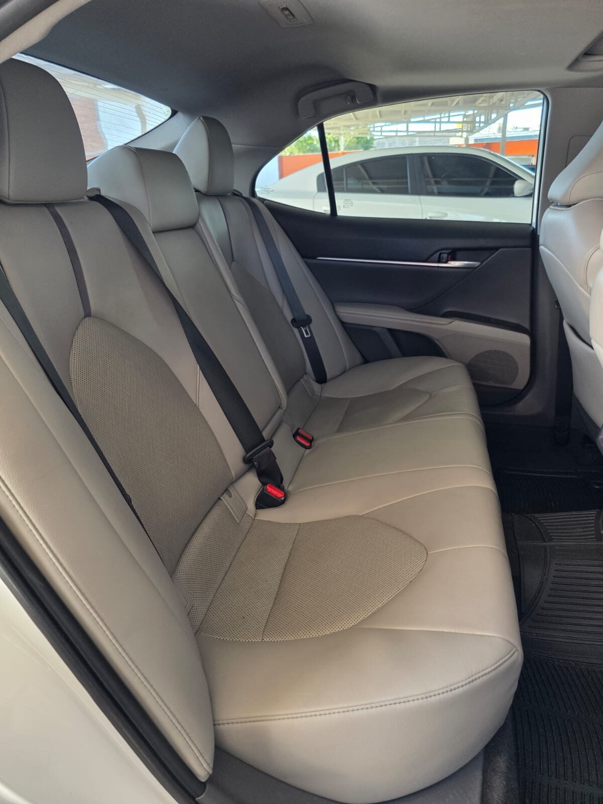 2021 Toyota Camry XLE thumbnail 6