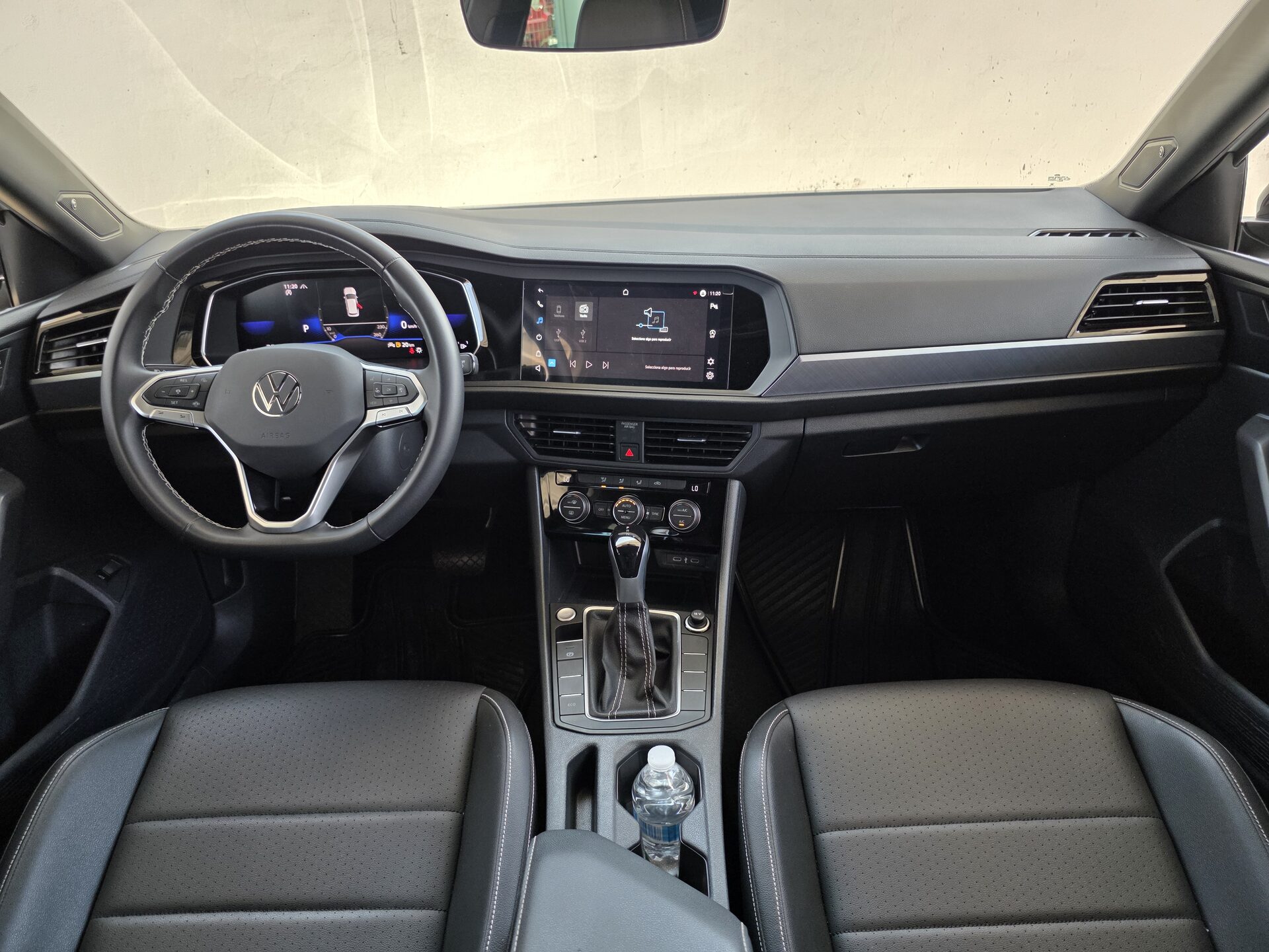 2024 Volkswagen Jetta Sportline_ thumbnail 2