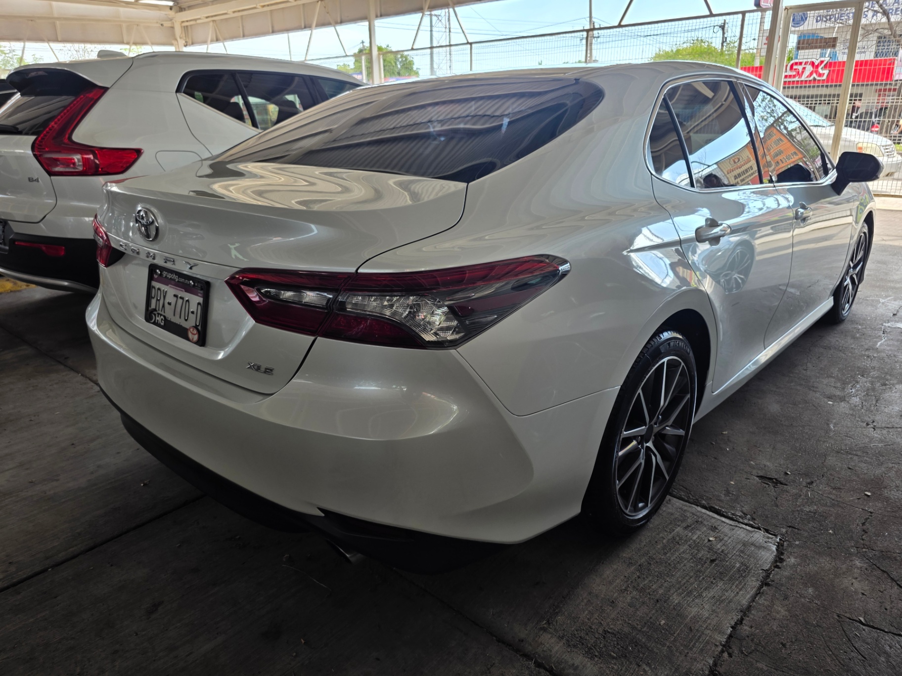 2021 Toyota CAMRY XLE thumbnail 3