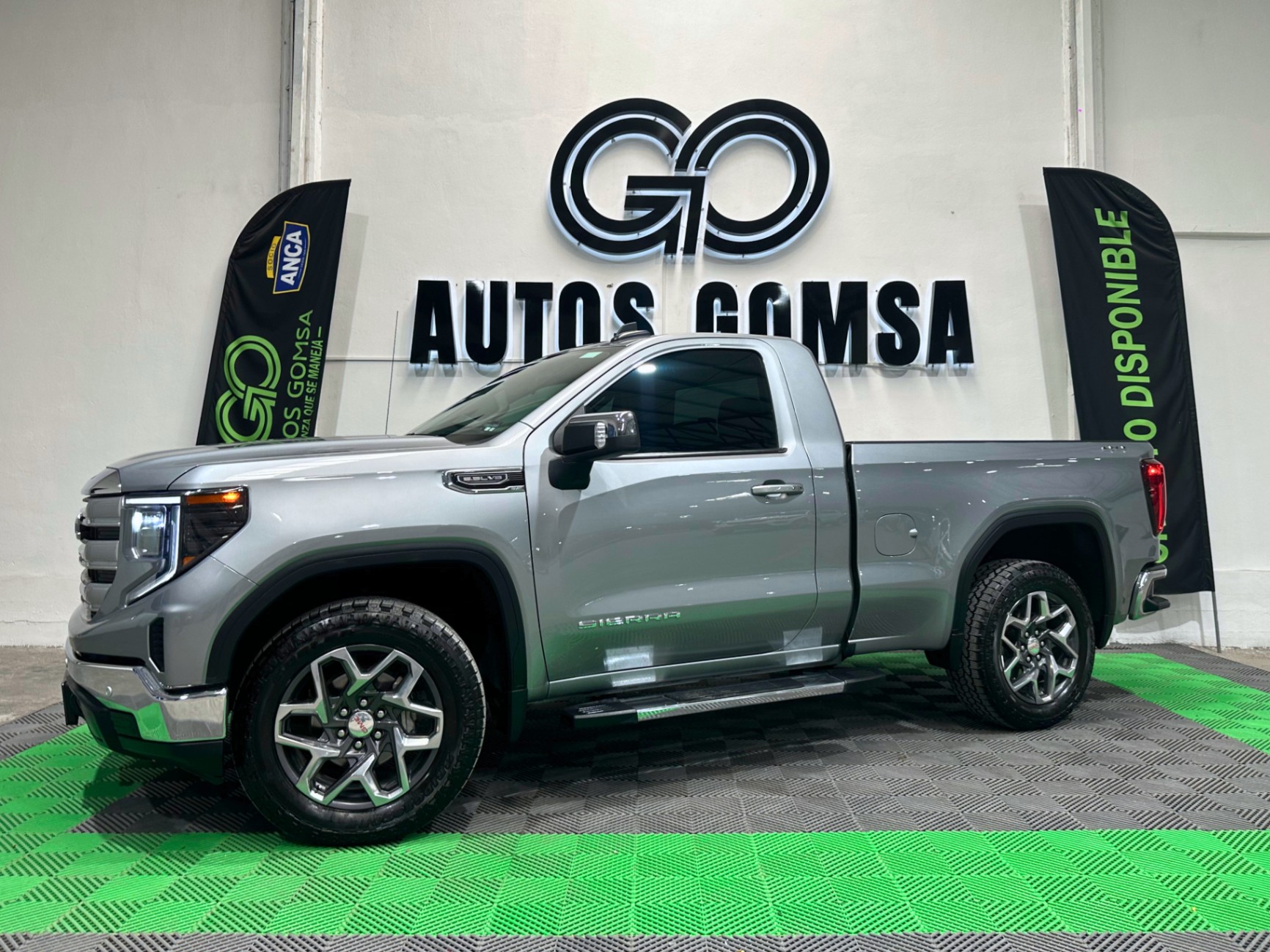 GMC Sierra SLE 4x4 2024 seminuevo en Monterrey — $899,900 — foto 1