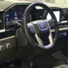 GMC Sierra SLE 4x4 2024 seminuevo en Monterrey — $899,900 thumbnail 6