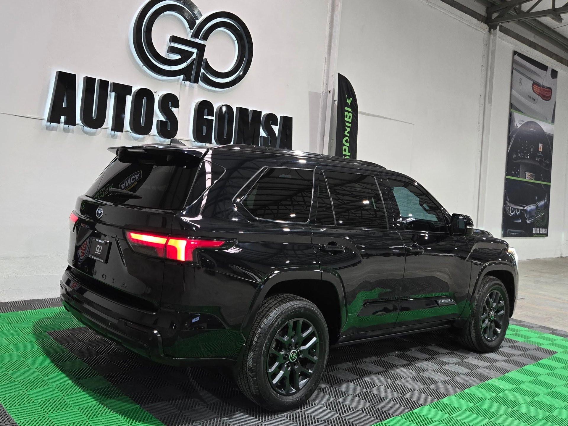 Toyota Sequoia Platinum Híbrida 2024 thumbnail 4