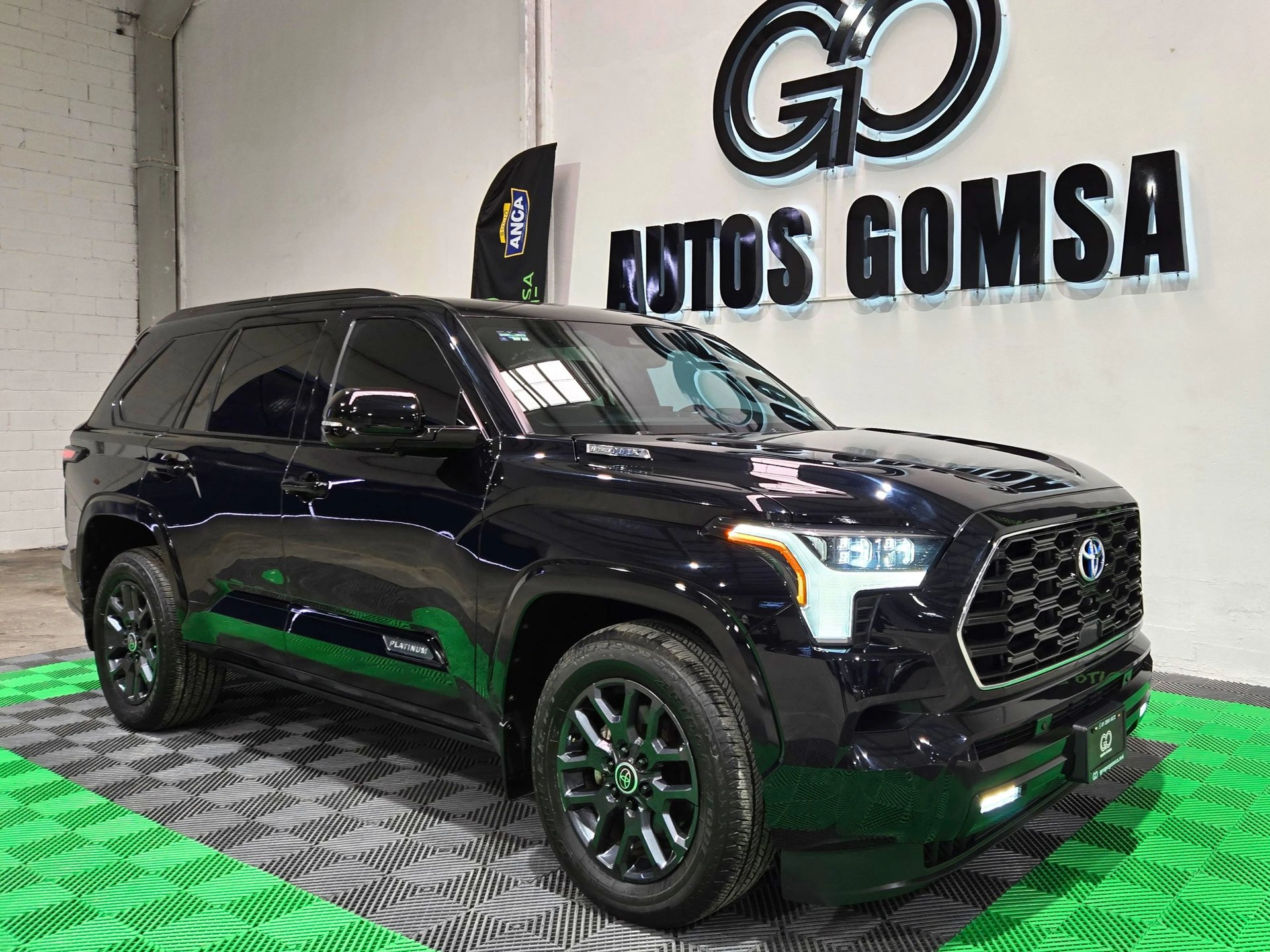 Toyota Sequoia Platinum Híbrida 2024 thumbnail 2