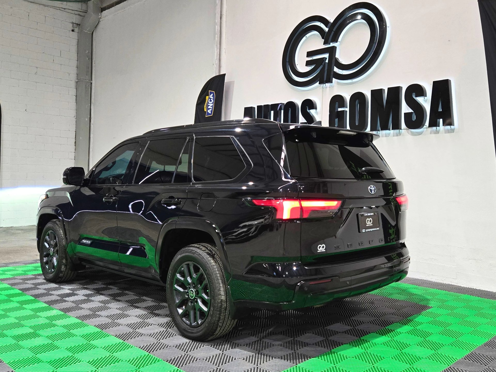 Toyota Sequoia Platinum Híbrida 2024 thumbnail 9