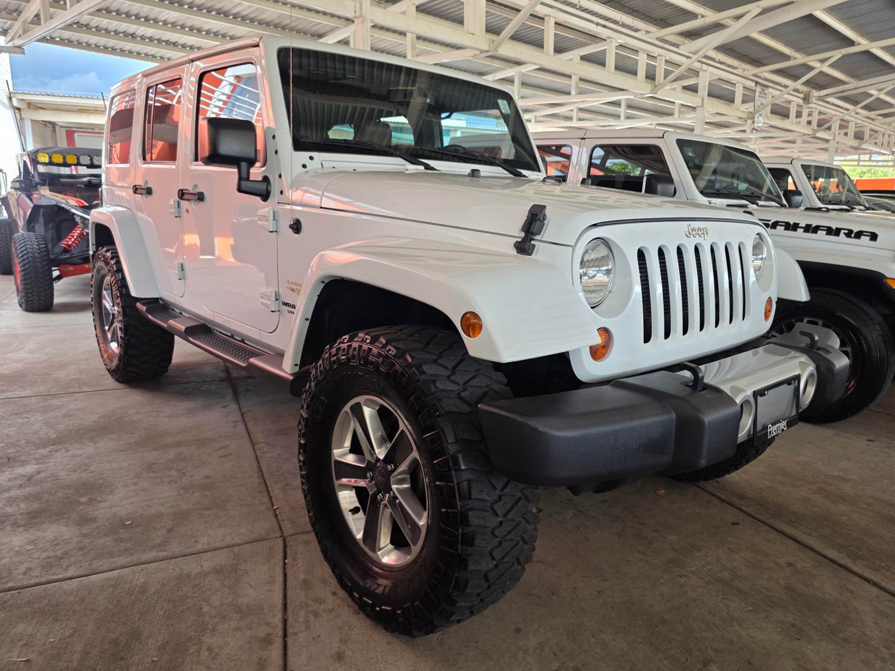 2015 Jeep SAHARA thumbnail 2