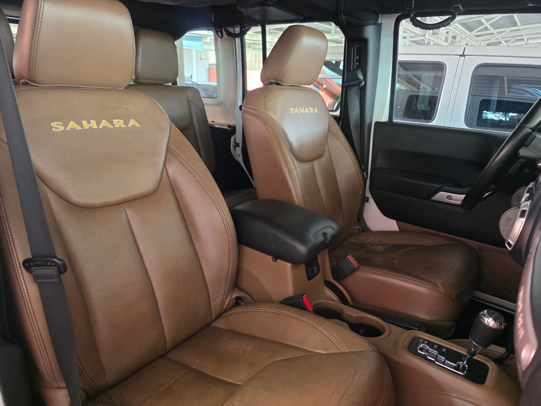 2015 Jeep SAHARA thumbnail 3