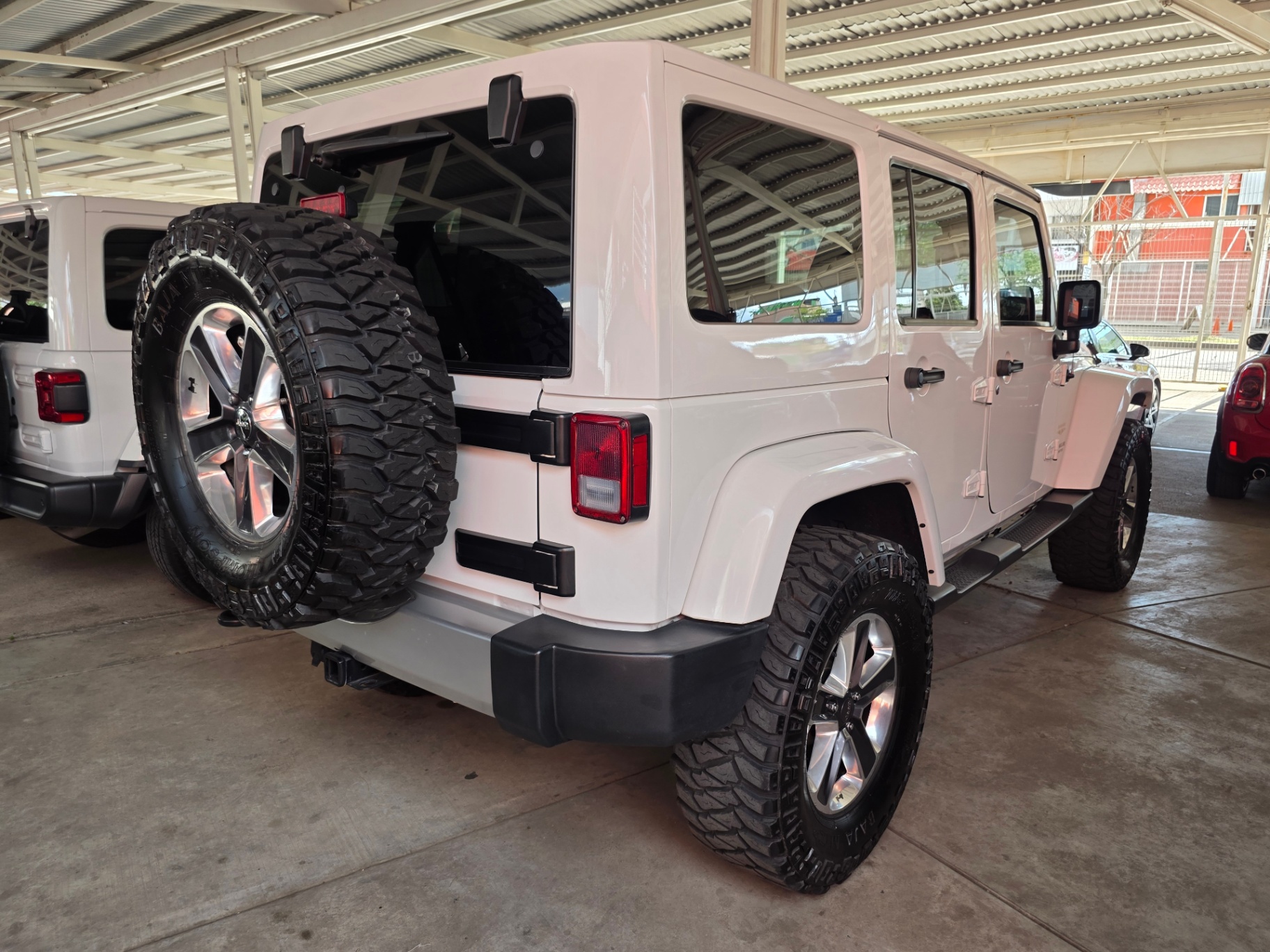 2015 Jeep SAHARA thumbnail 6