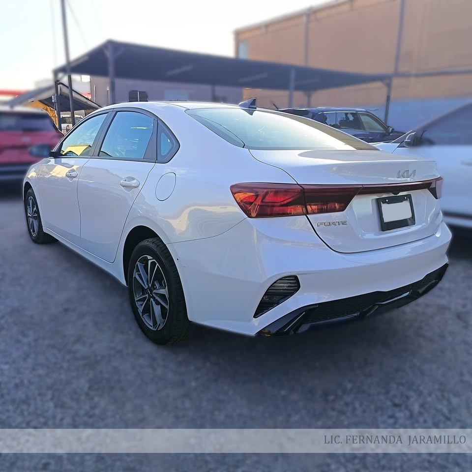 2021 Kia Forte LX foto 3