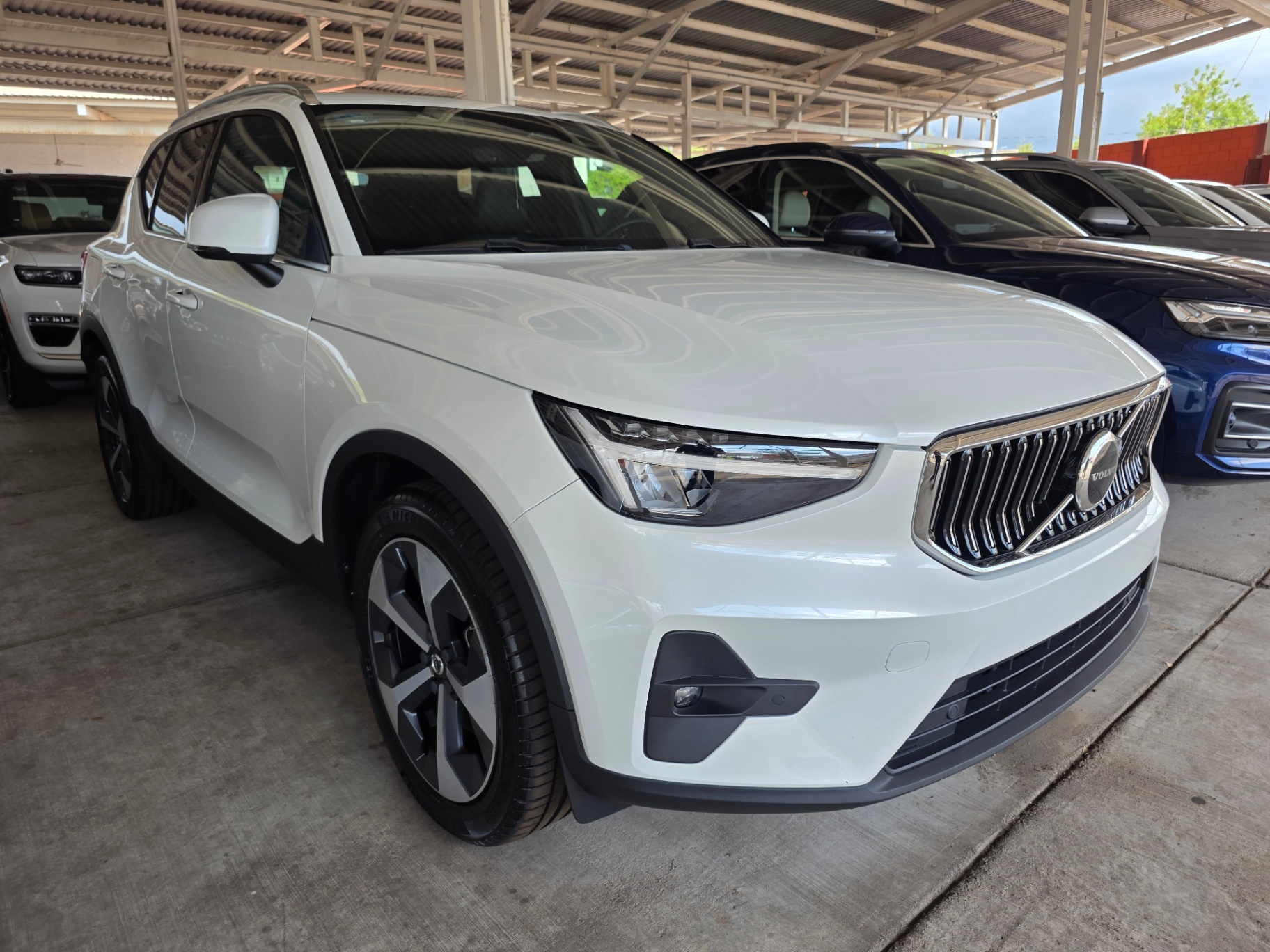 2023 Volvo CX40  thumbnail 2