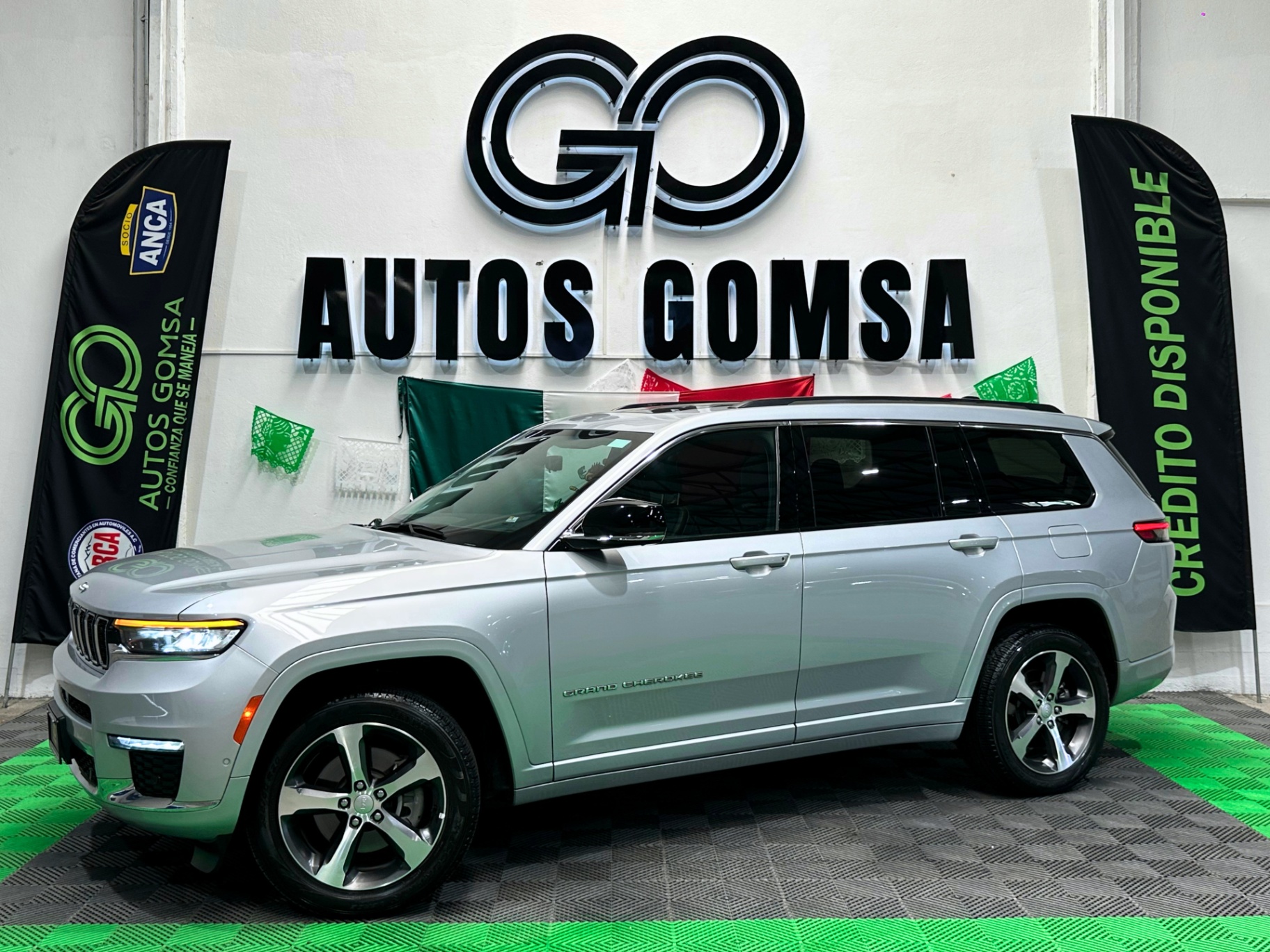 Jeep Grand Cherokee Limeted 2023 seminuevo en Monterrey — $799,900 — foto 1