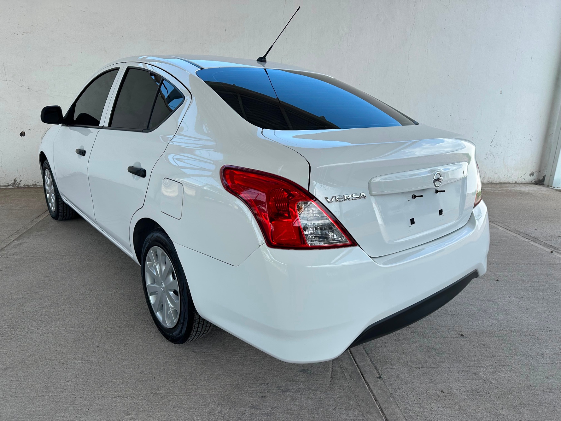 2020 Nissan VERSA V-DRIVE thumbnail 2