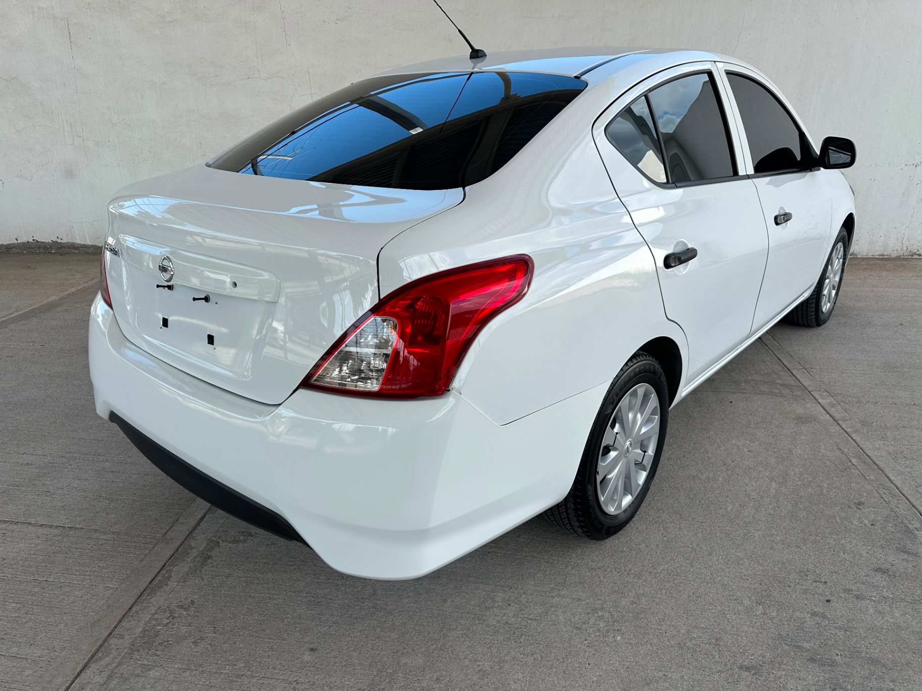 2020 Nissan VERSA V-DRIVE thumbnail 4