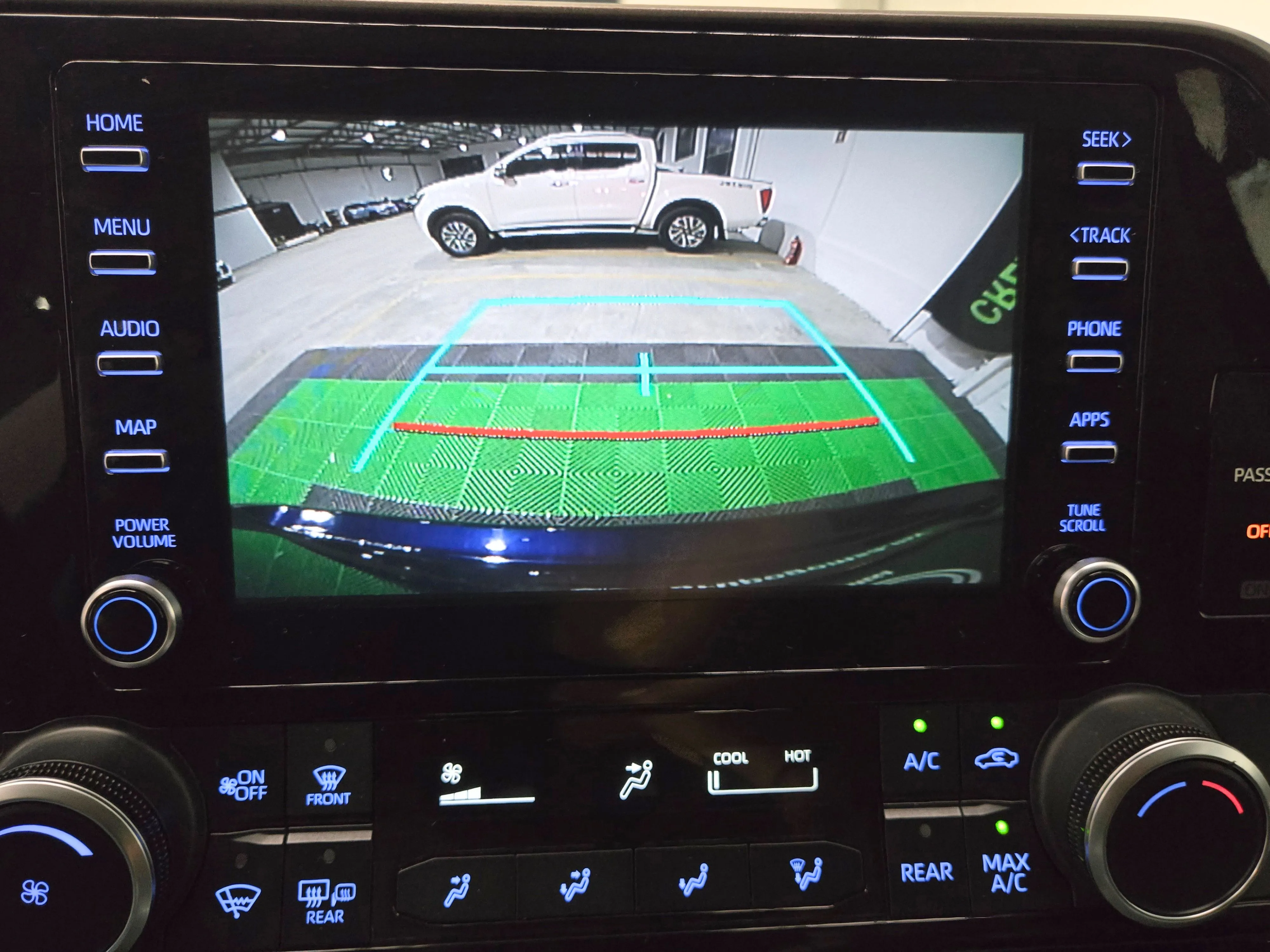 Toyota Highlander LE 2022 thumbnail 10