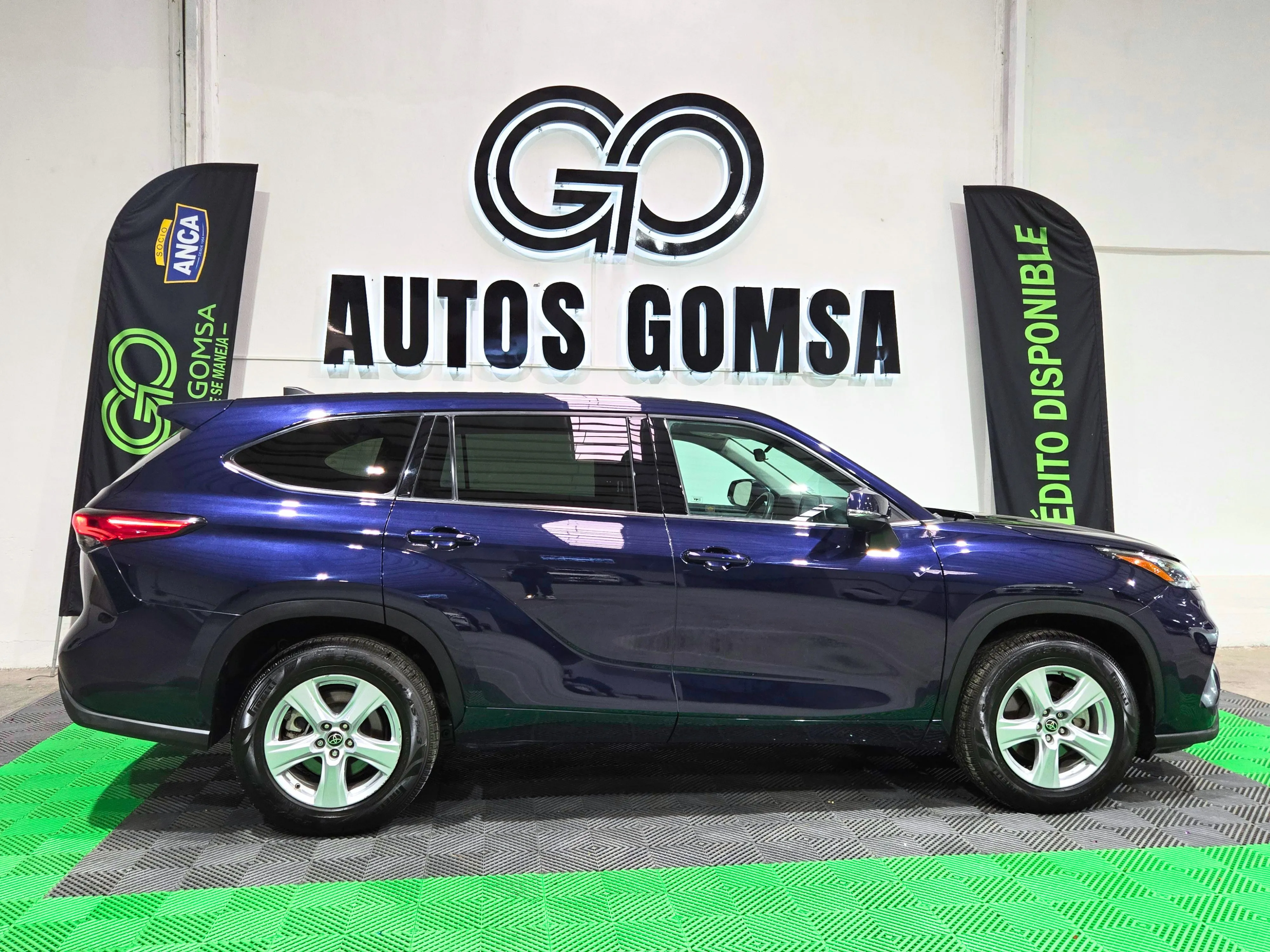Toyota Highlander LE 2022 thumbnail 3