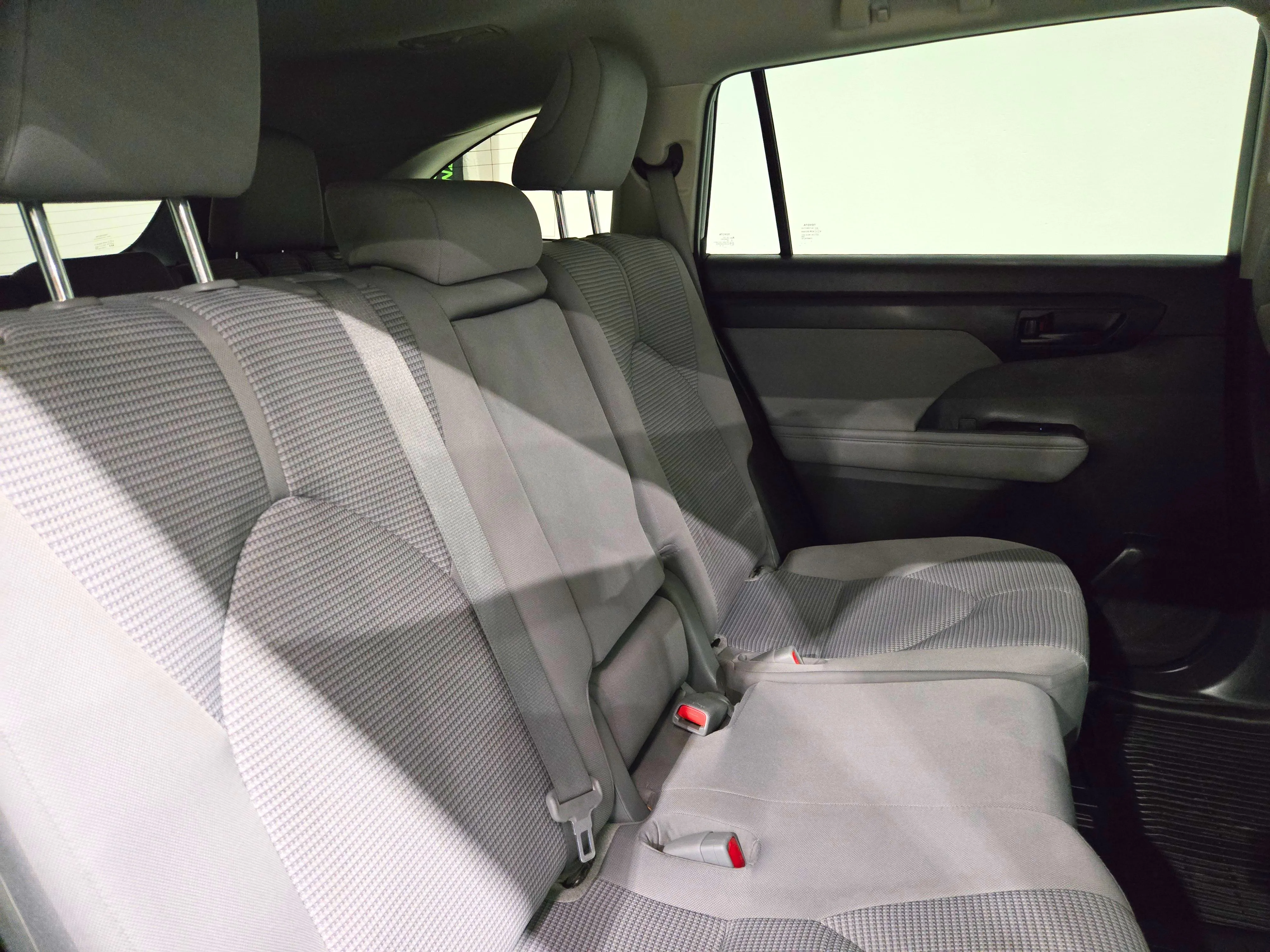 Toyota Highlander LE 2022 thumbnail 4