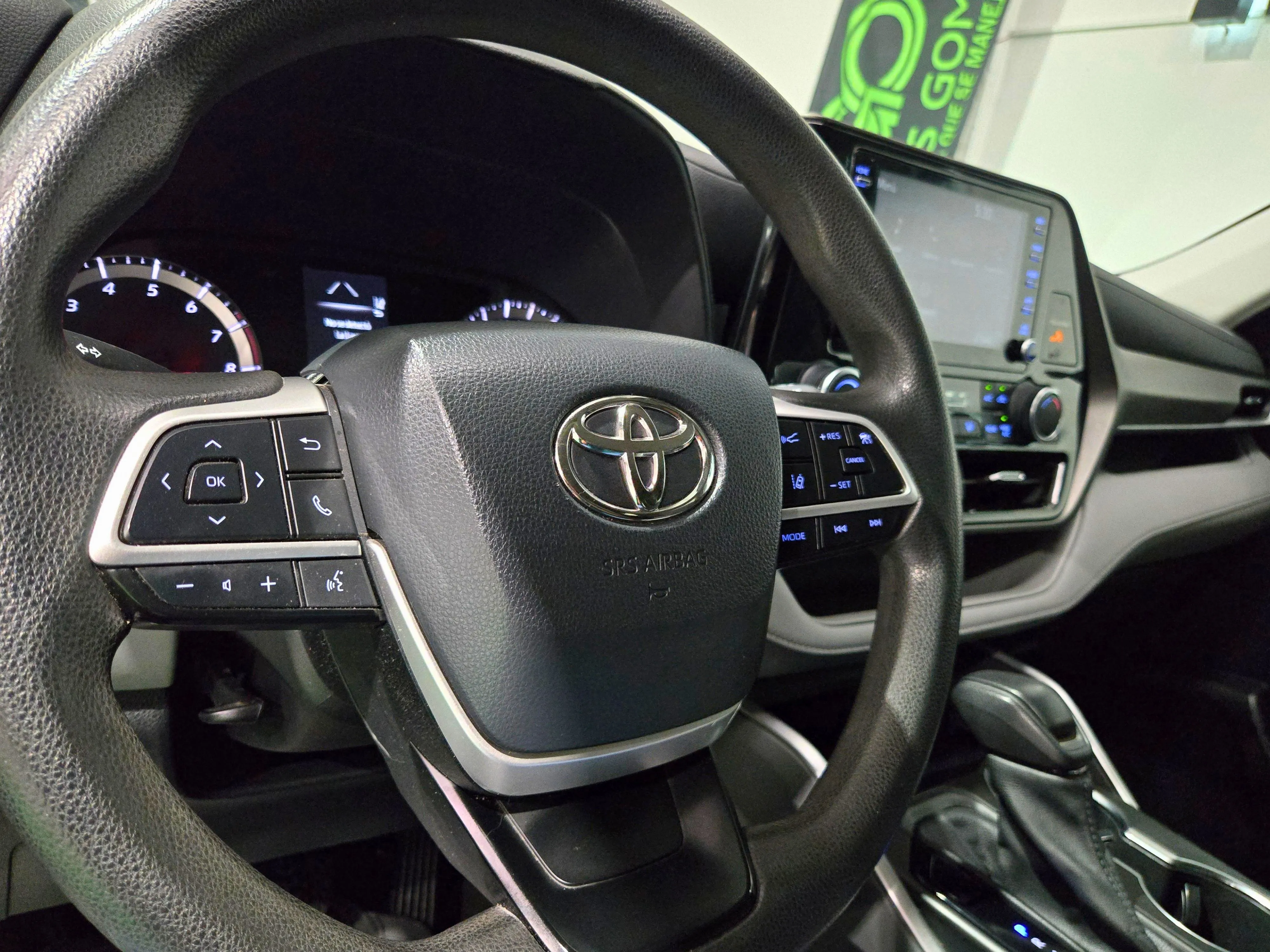 Toyota Highlander LE 2022 thumbnail 6