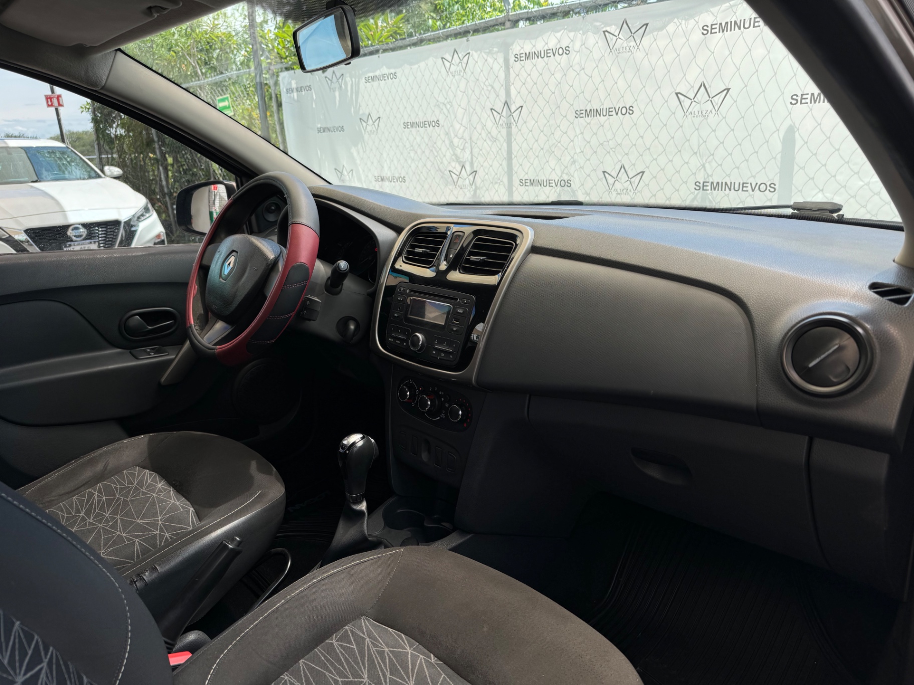 2016 Renault Logan Expression At  miniatura 8