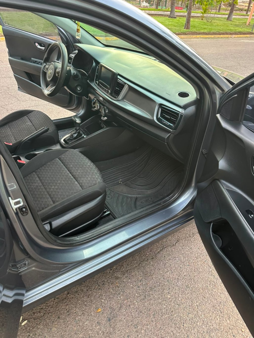 2019 Kia RIO LX thumbnail 7