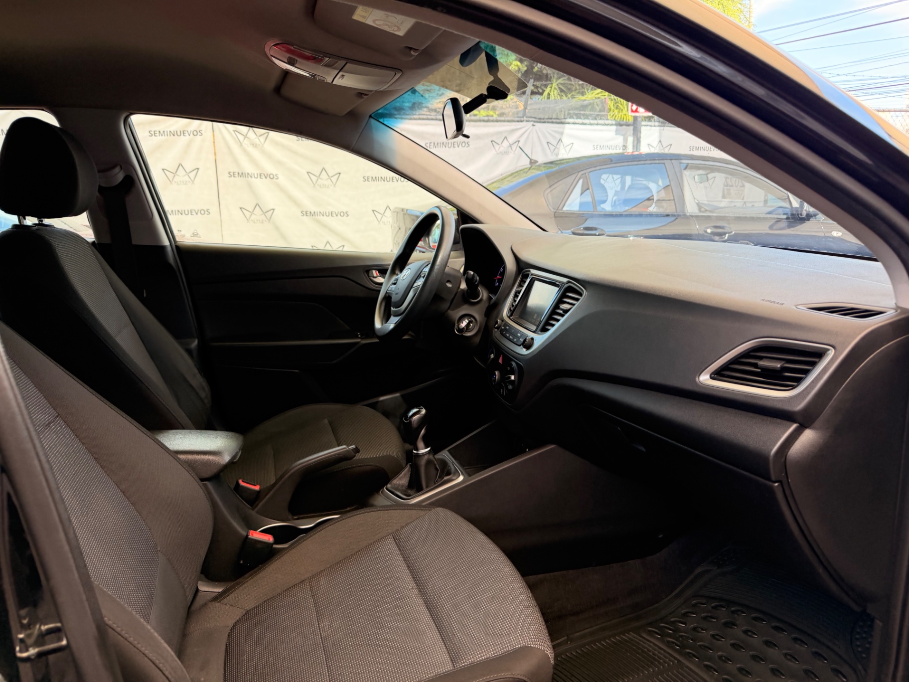 2018 Hyundai Accent Gl Mid Mt miniatura 8