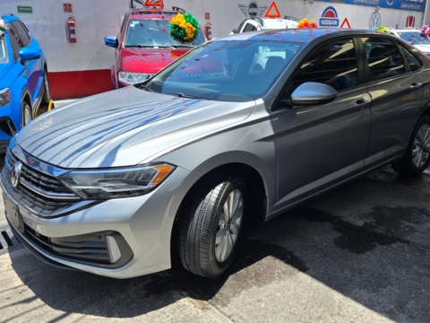 Volkswagen Jetta 2022 - Plata