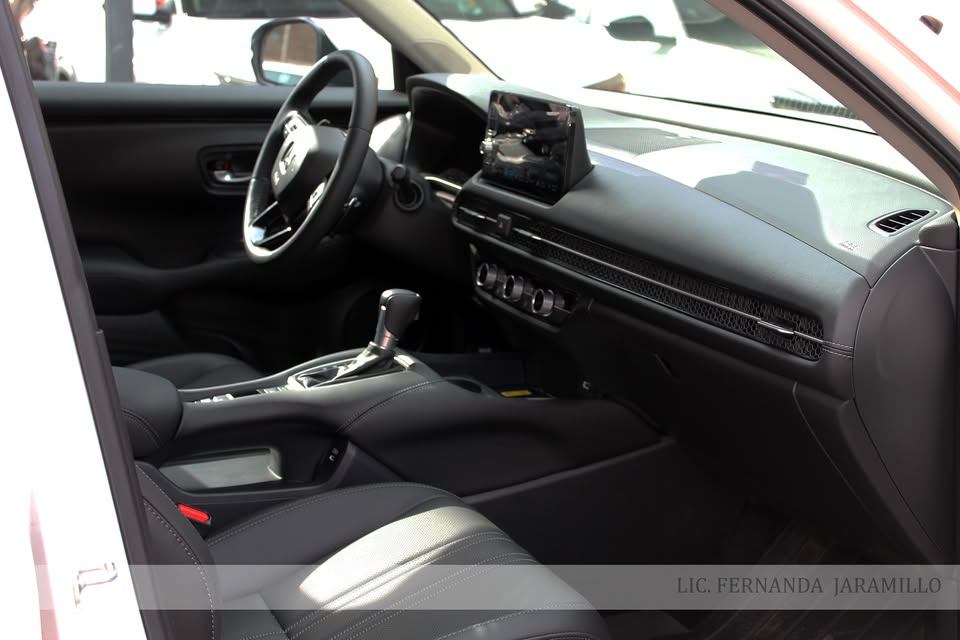 2025 Honda HR-V Touring foto 9