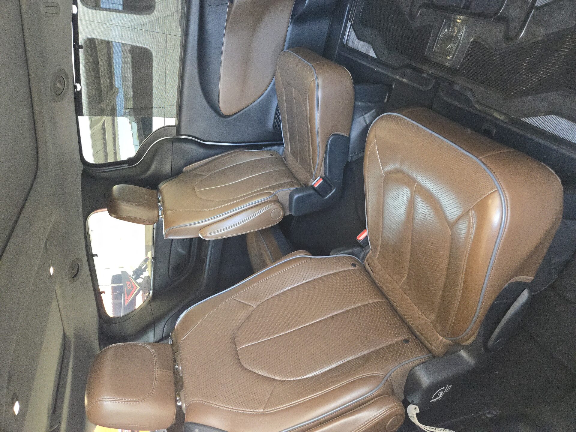 2017 Chrysler Pacifica_ thumbnail 2