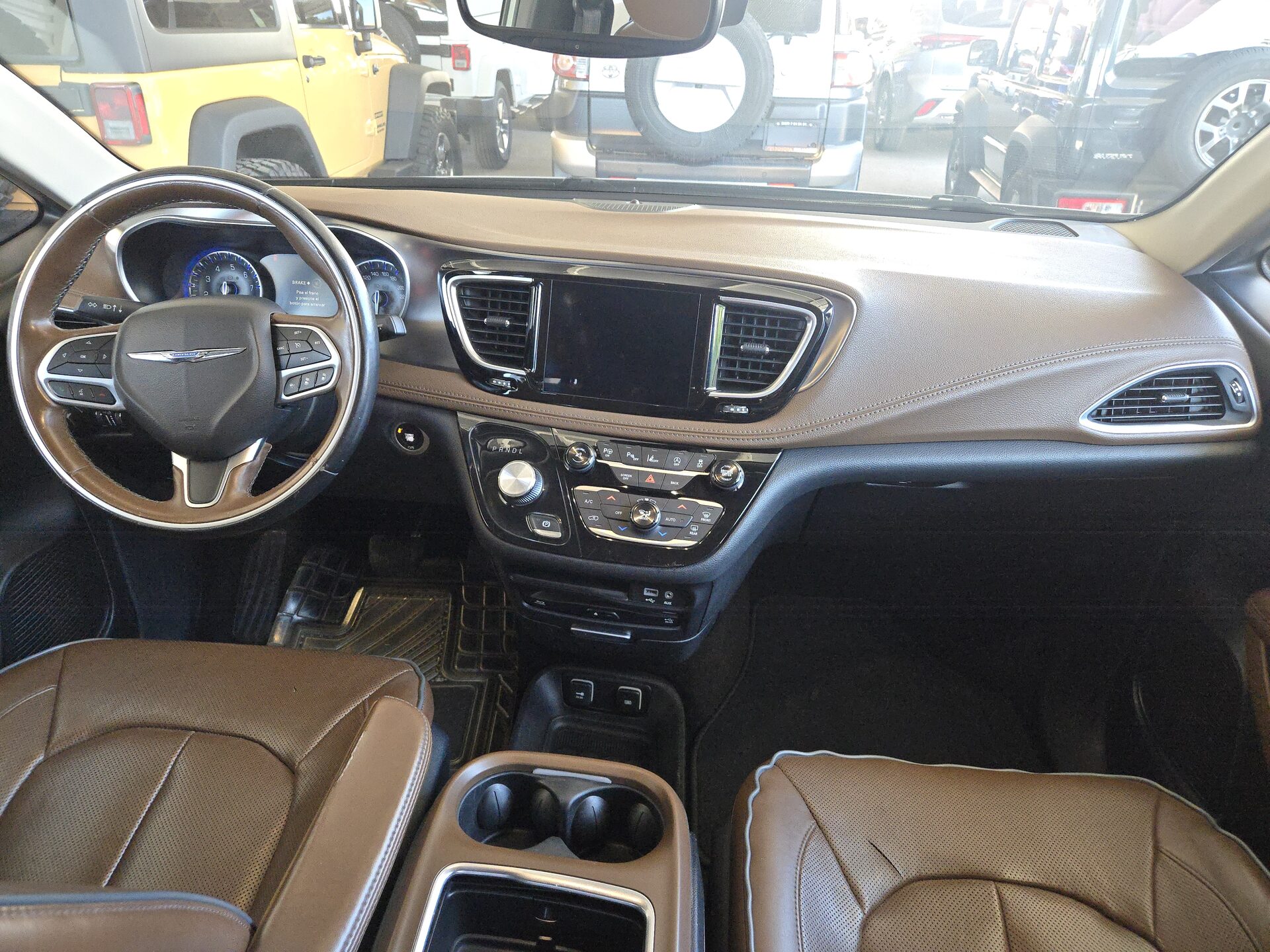 2017 Chrysler Pacifica_ thumbnail 3