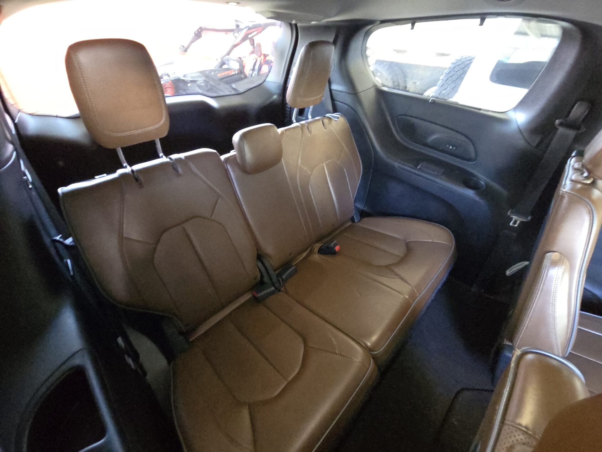 2017 Chrysler Pacifica_ thumbnail 4