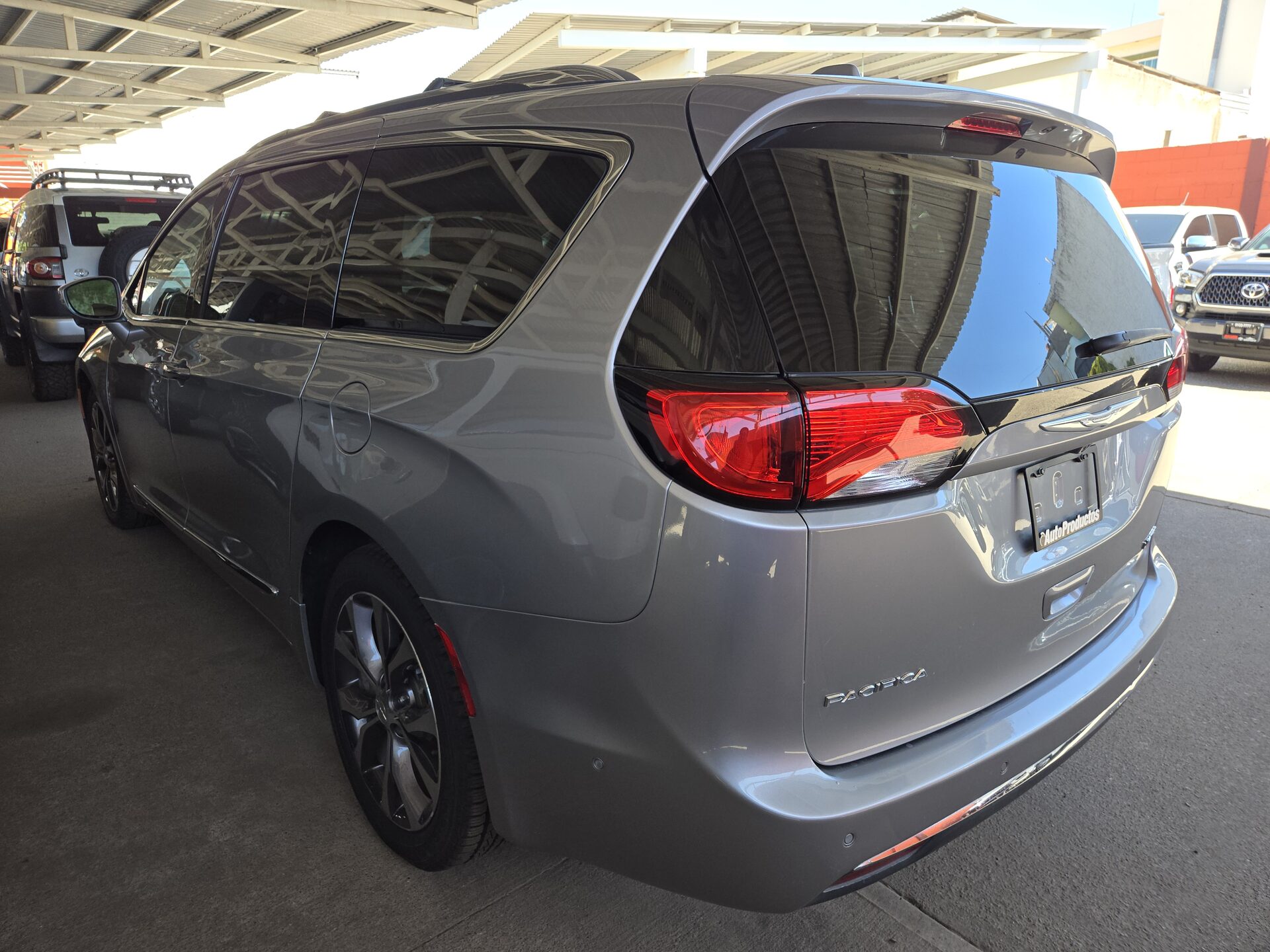 2017 Chrysler Pacifica_ thumbnail 7