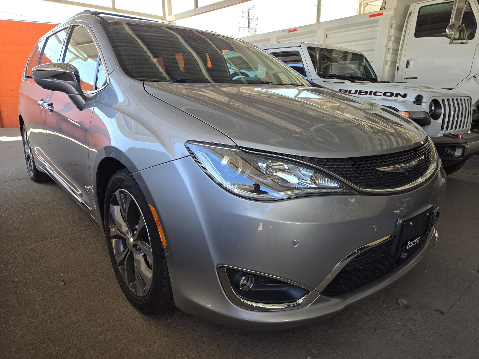 2017 Chrysler Pacifica_ thumbnail 8
