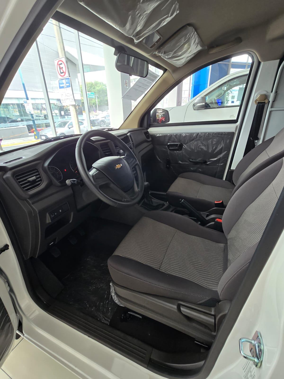Chevrolet Tornado Van LS 2026 6