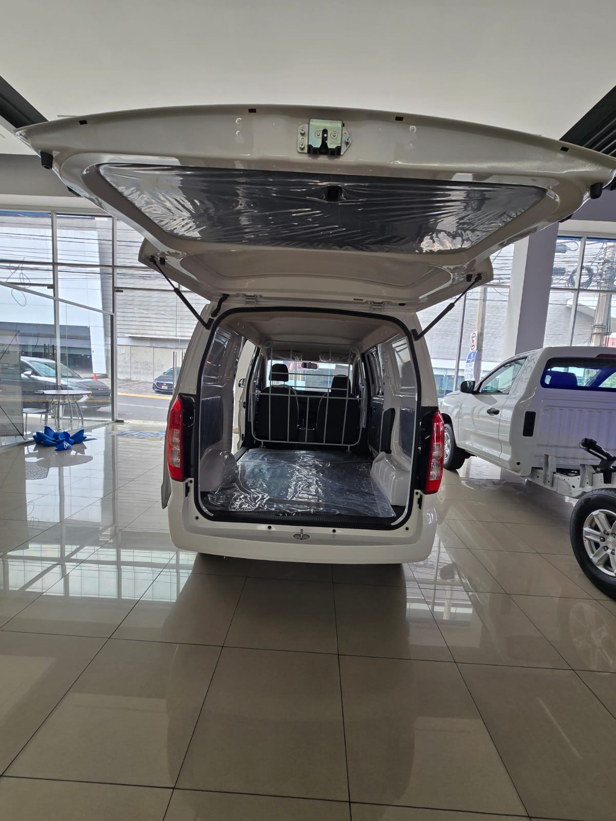 Chevrolet Tornado Van LS 2026 7