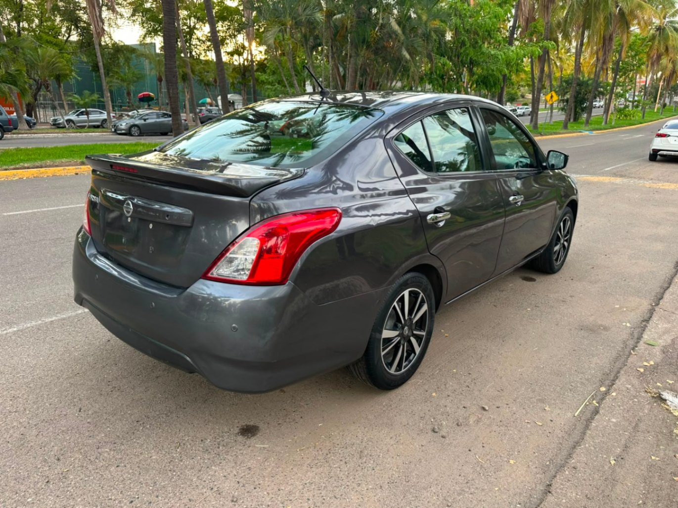2019 Nissan VERSA EXLCUSIVE thumbnail 4