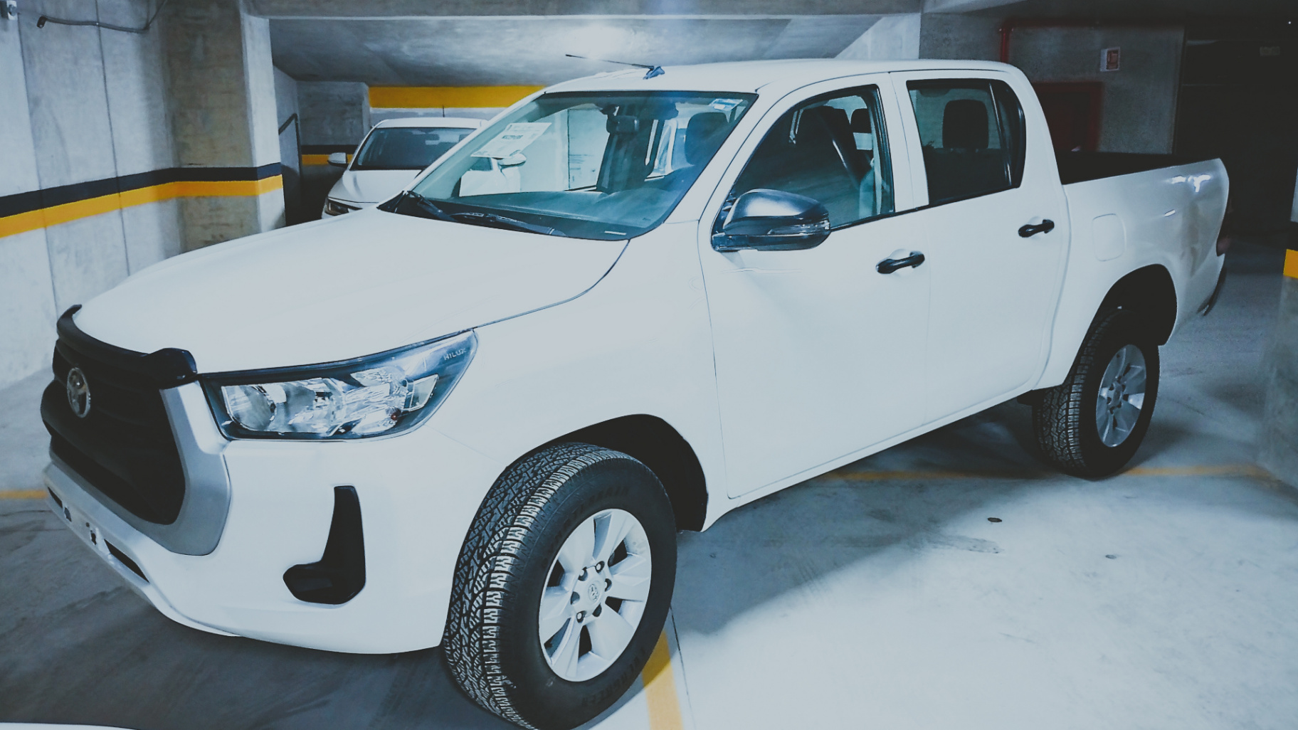 Toyota HILUX SR 2022 seminuevo en Ciudad de México — $415,000 — foto 1