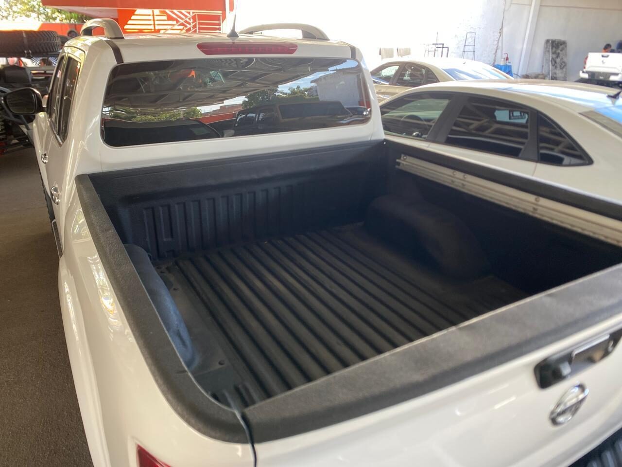 2020 Nissan Frontier Platinum LE thumbnail 3