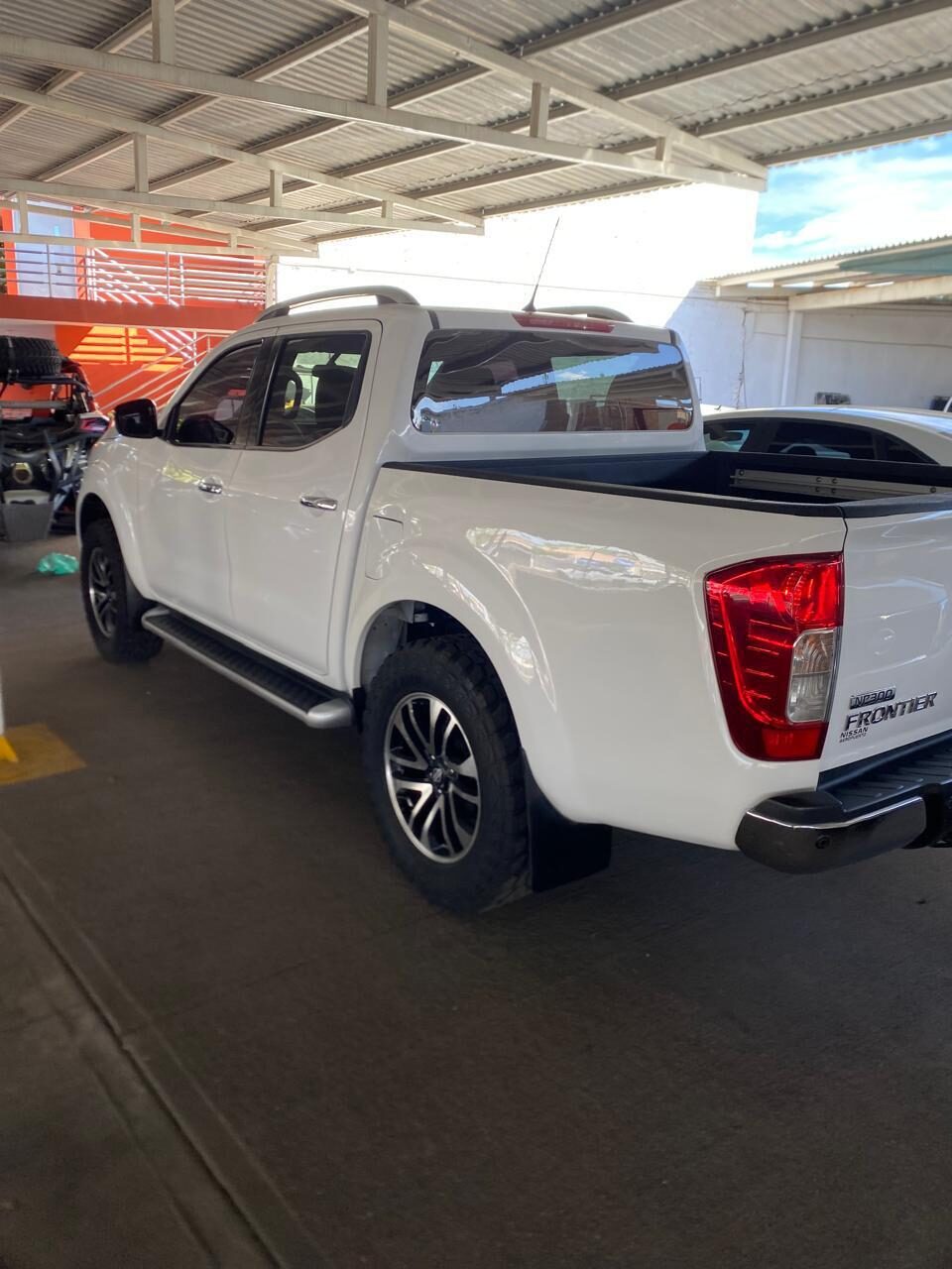 2020 Nissan Frontier Platinum LE thumbnail 4