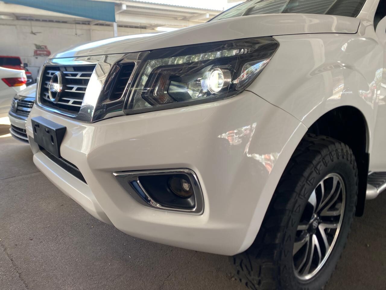2020 Nissan Frontier Platinum LE thumbnail 5