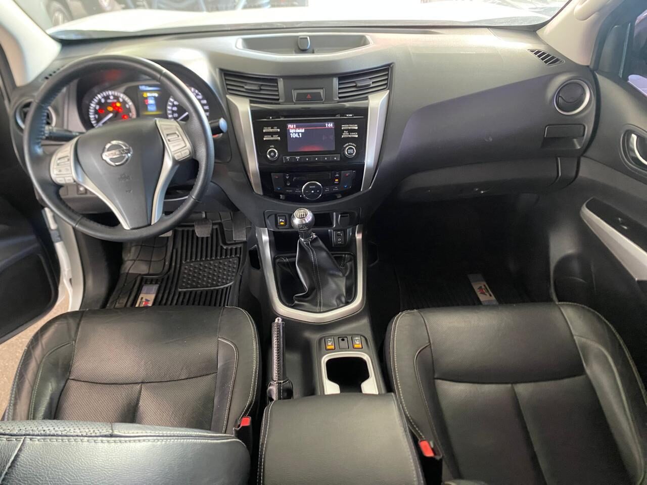2020 Nissan Frontier Platinum LE thumbnail 6