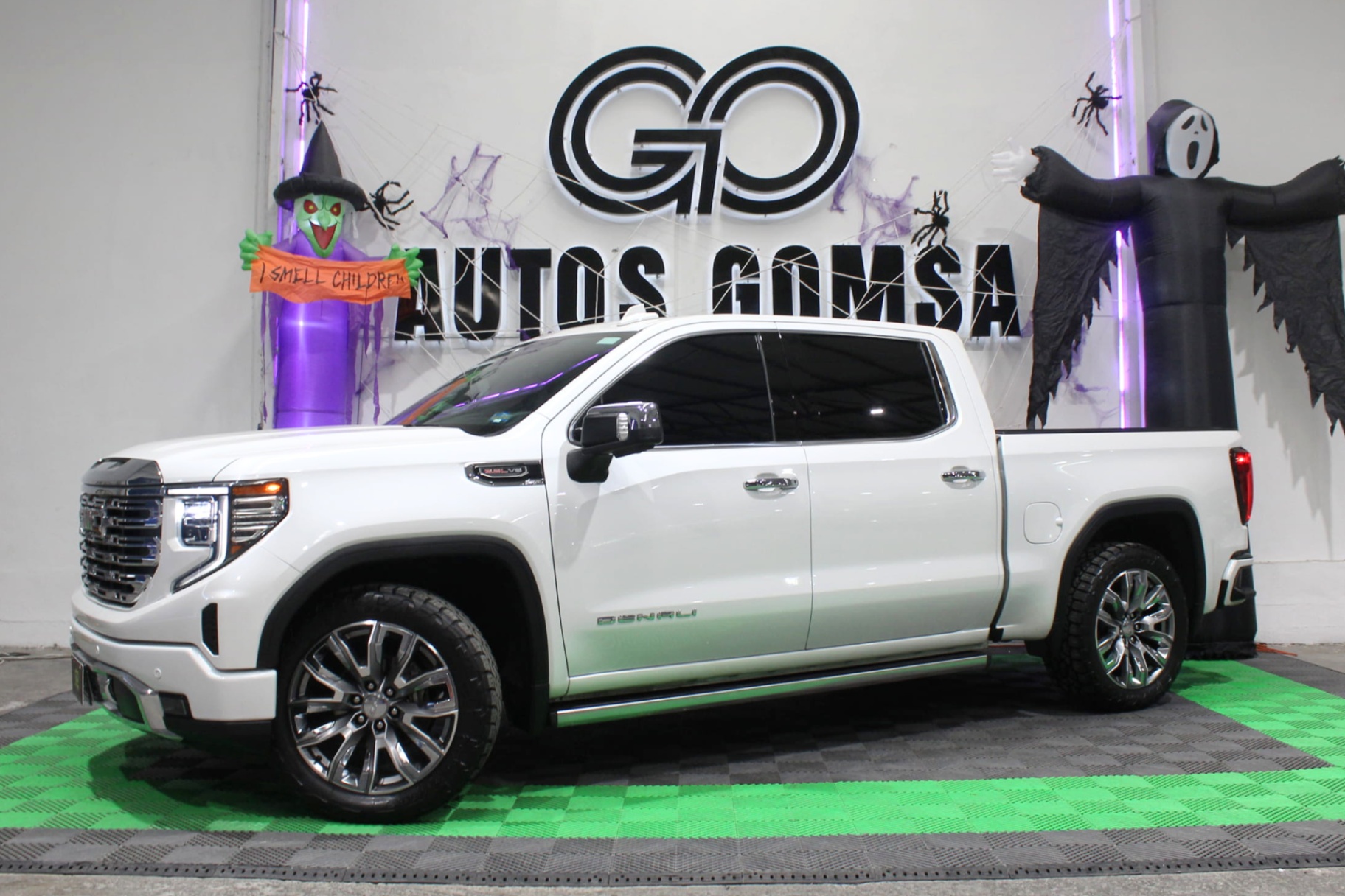 GMC Sierra Denali Crew Cab 2024 seminuevo en Monterrey — $1,229,900 — foto 1