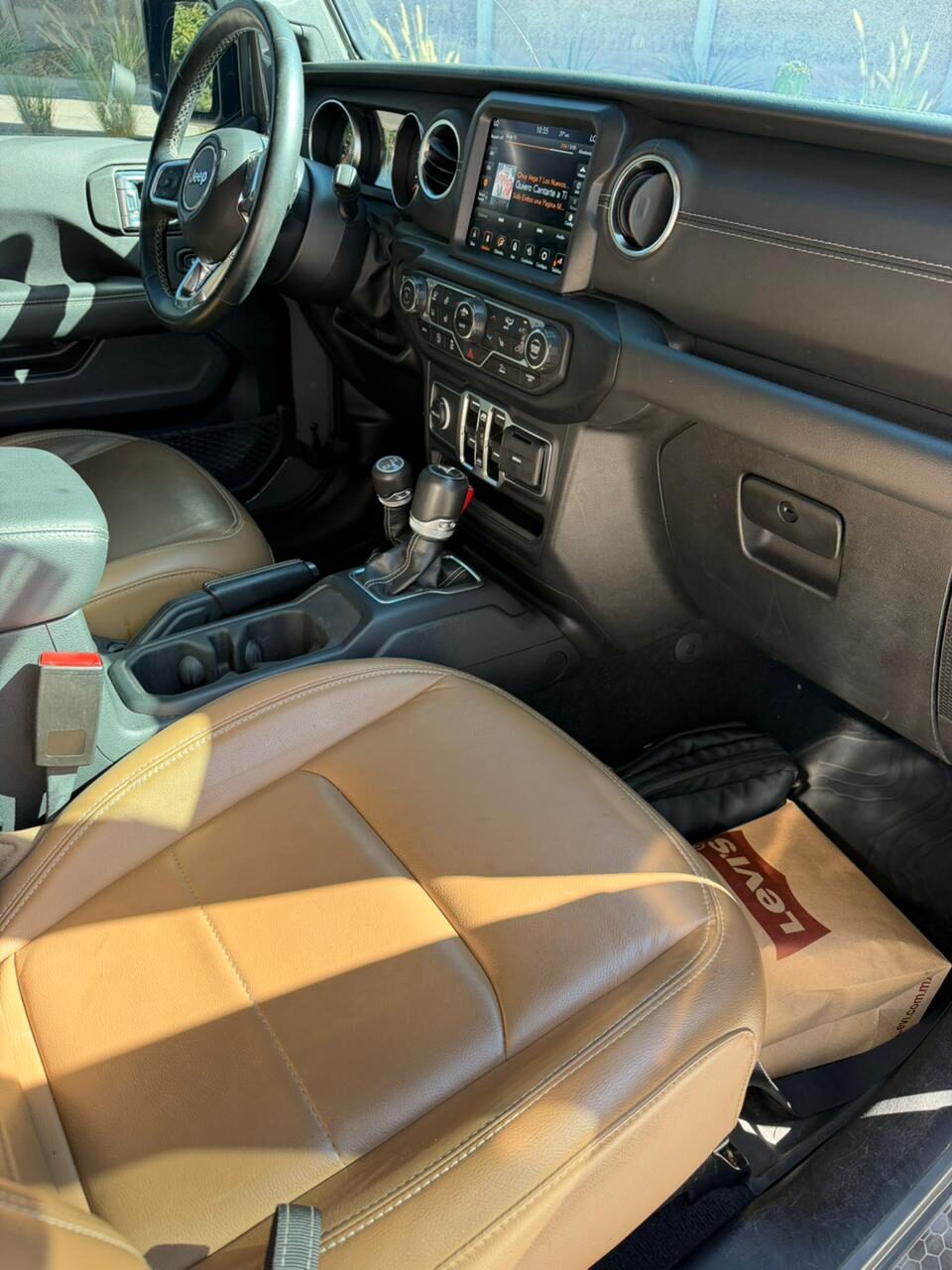 2023 Jeep Wrangler Sahara thumbnail 7