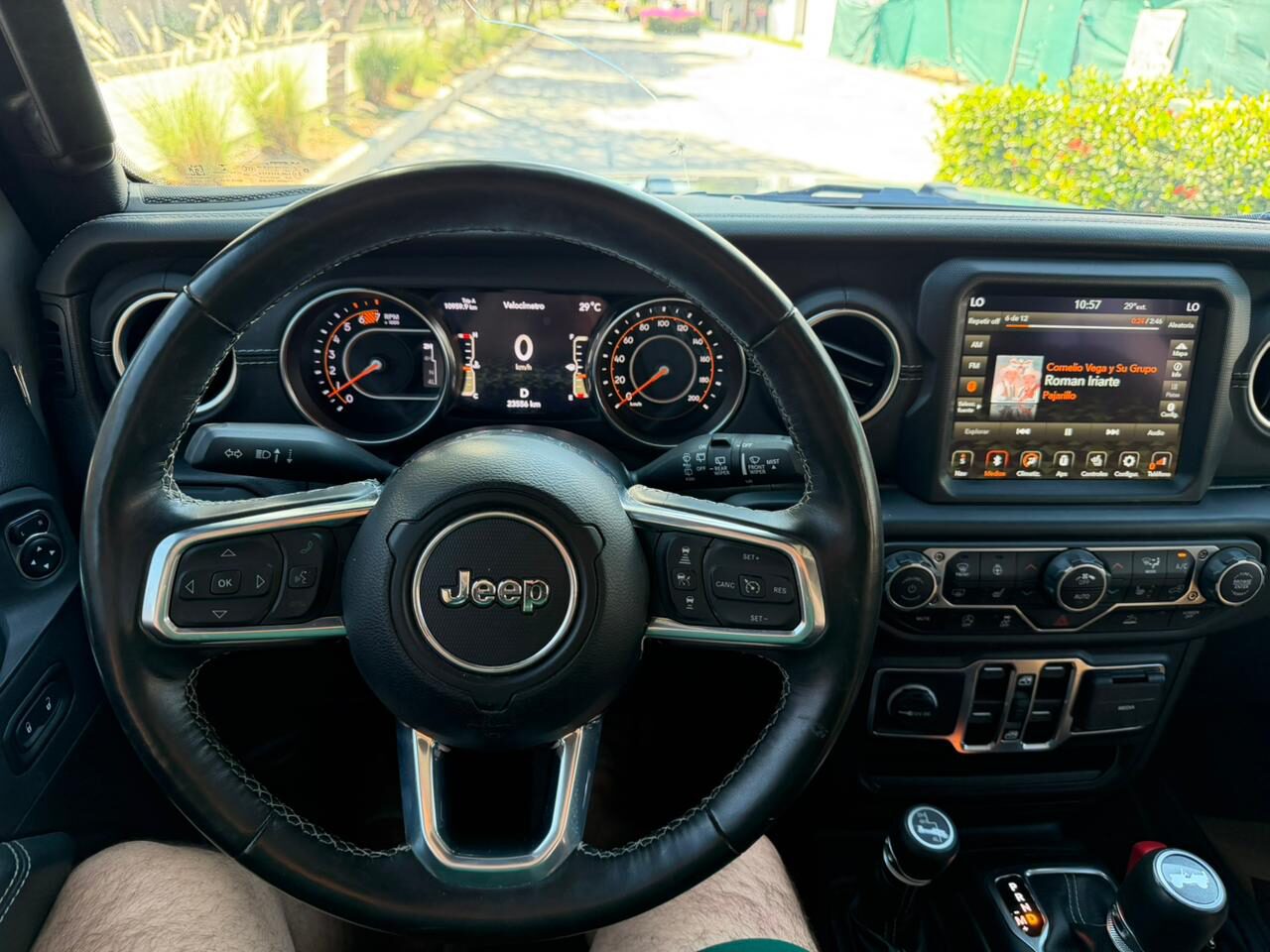 2023 Jeep Wrangler Sahara thumbnail 9