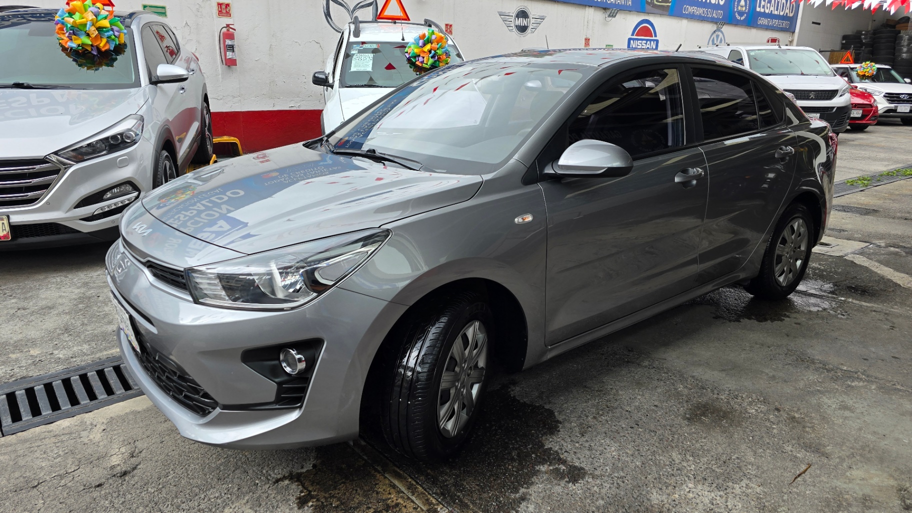 Kia Rio Sedán 2022 - Gris