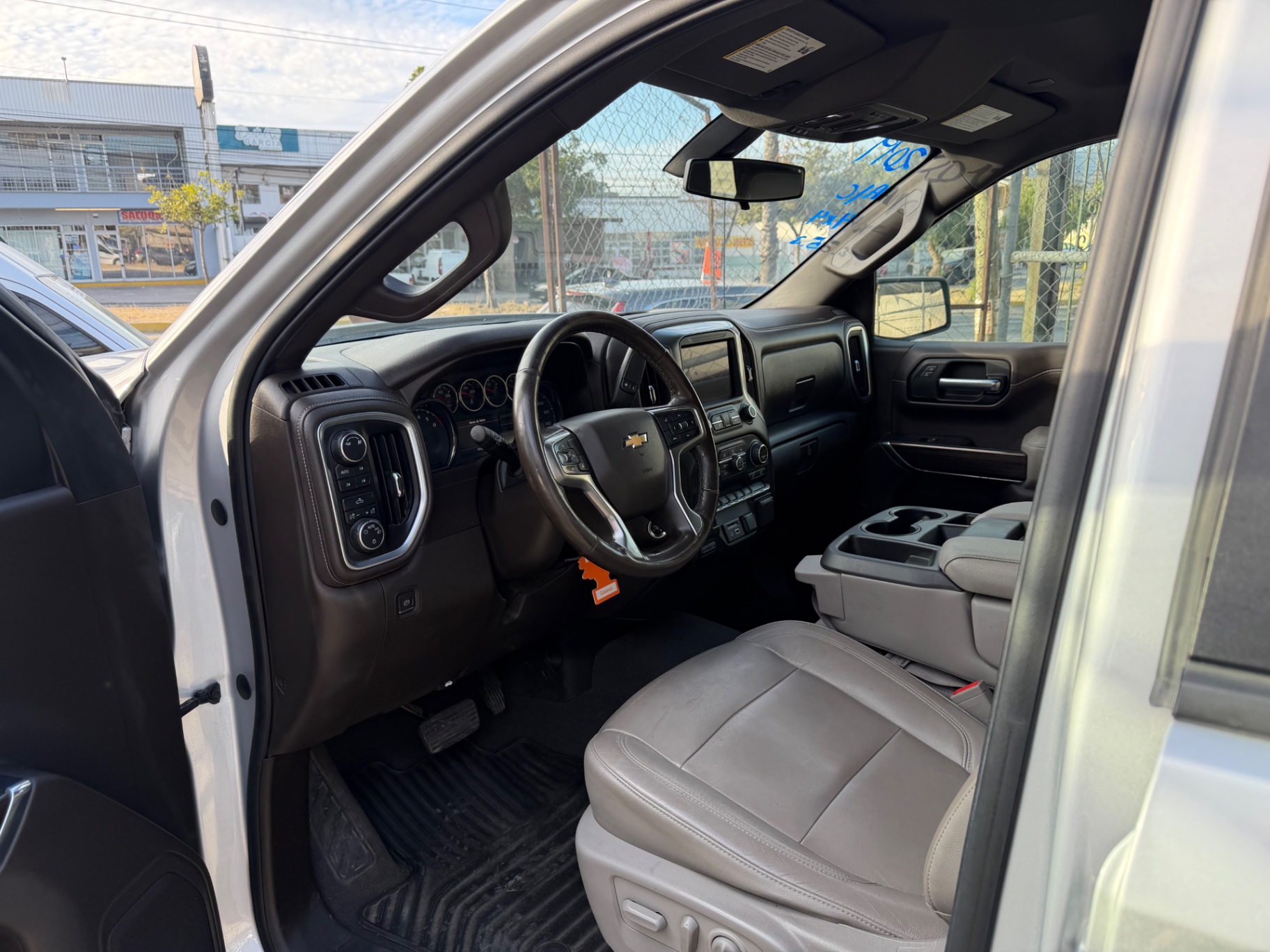 Chevrolet Silverado  2019 thumbnail 3