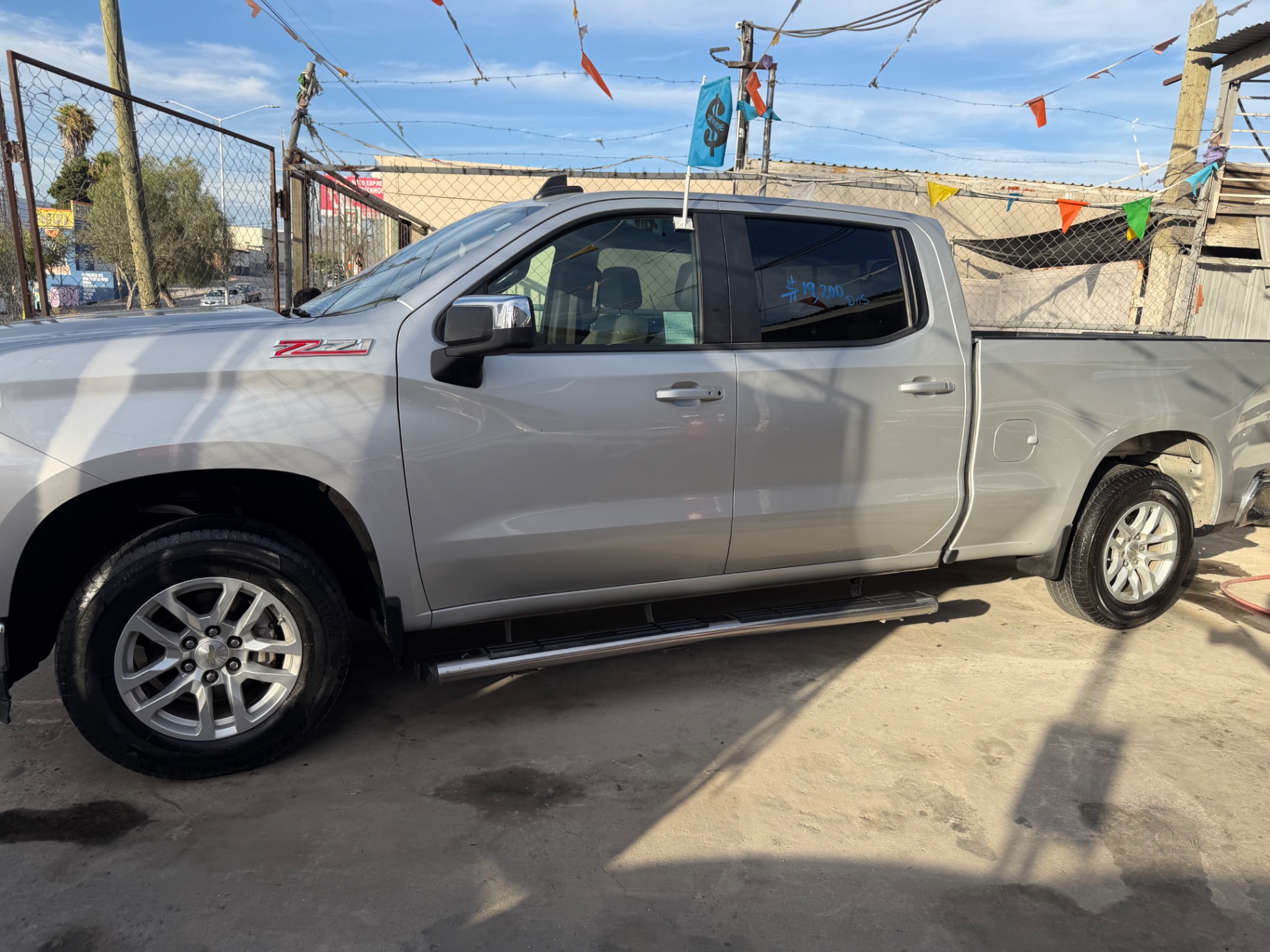 Chevrolet Silverado  2019 thumbnail 2