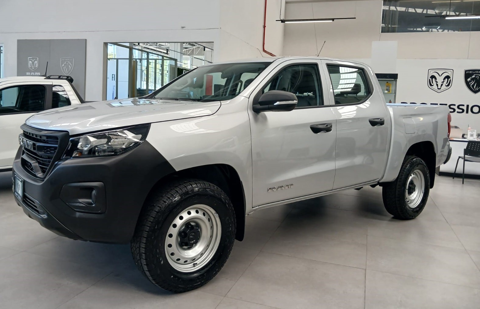 RAM RAM 1200 CREW CAB TRADESMAN  2026